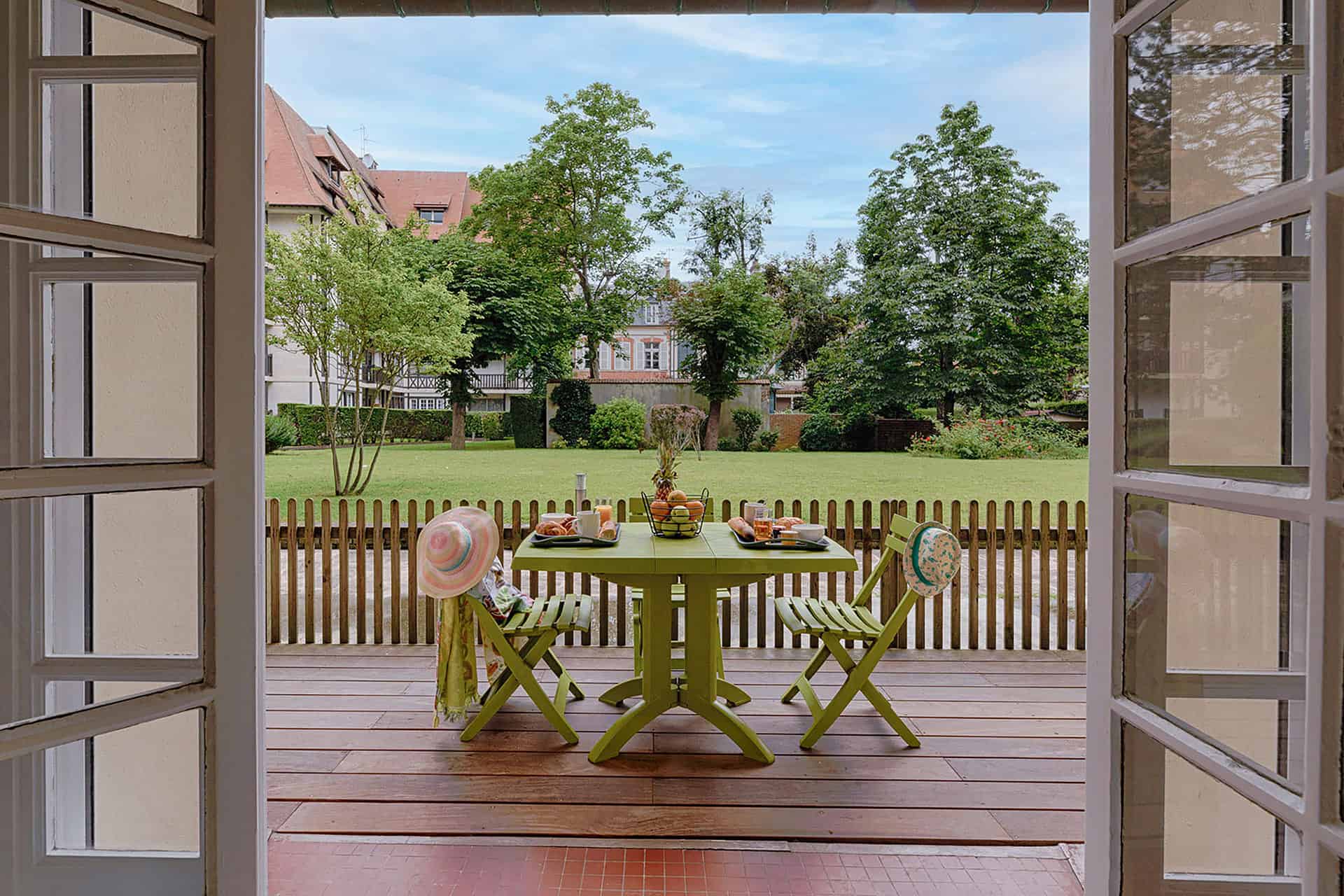 Terrace at the Goélia Le Castel Normand holiday residence in Deauville Terrace at the Goélia Le Castel Normand holiday residence in Deauville
