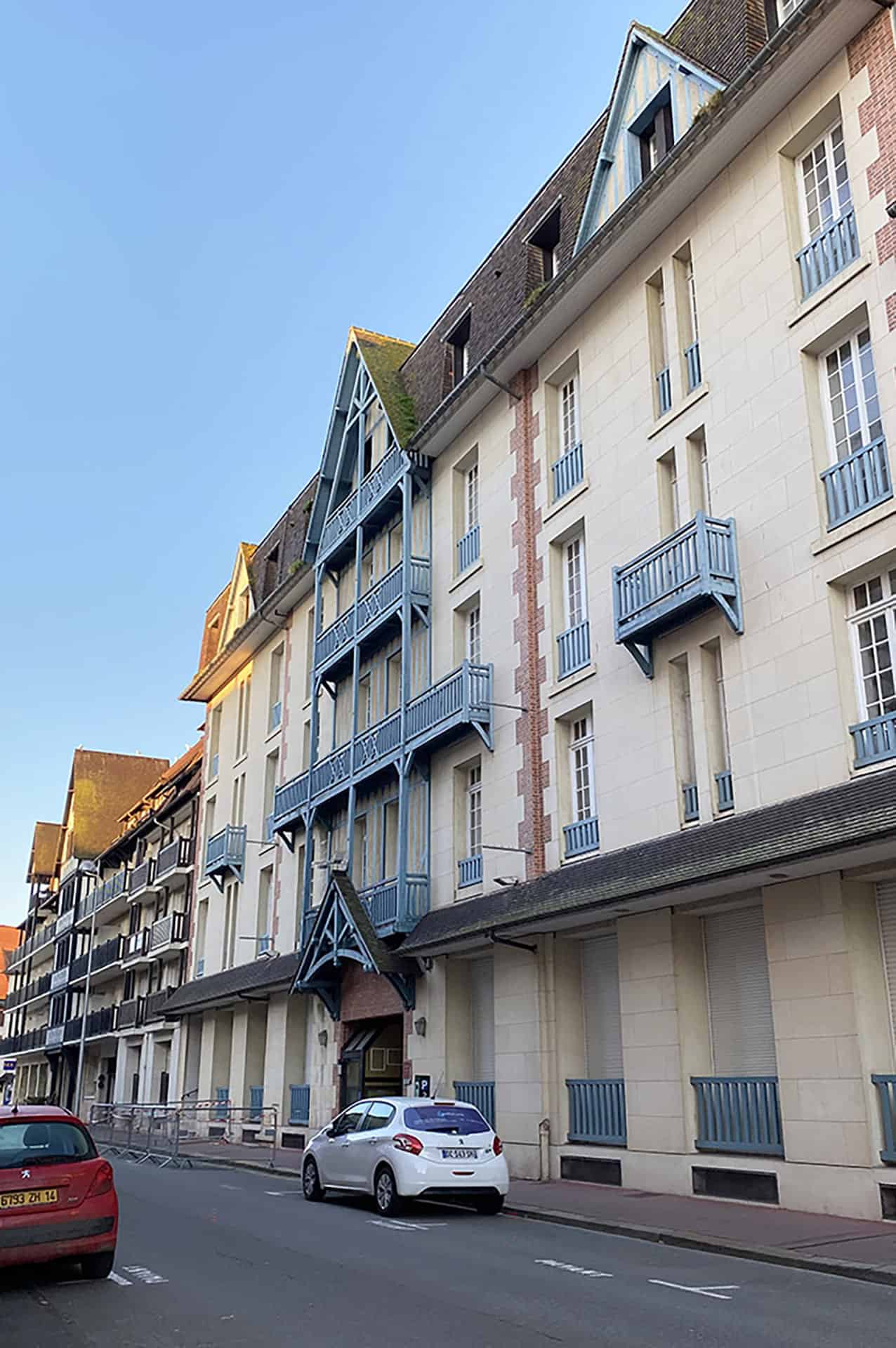Facade of the Goélia Le Castel Normand holiday residence in Deauville Facade of the Goélia Le Castel Normand holiday residence in Deauville