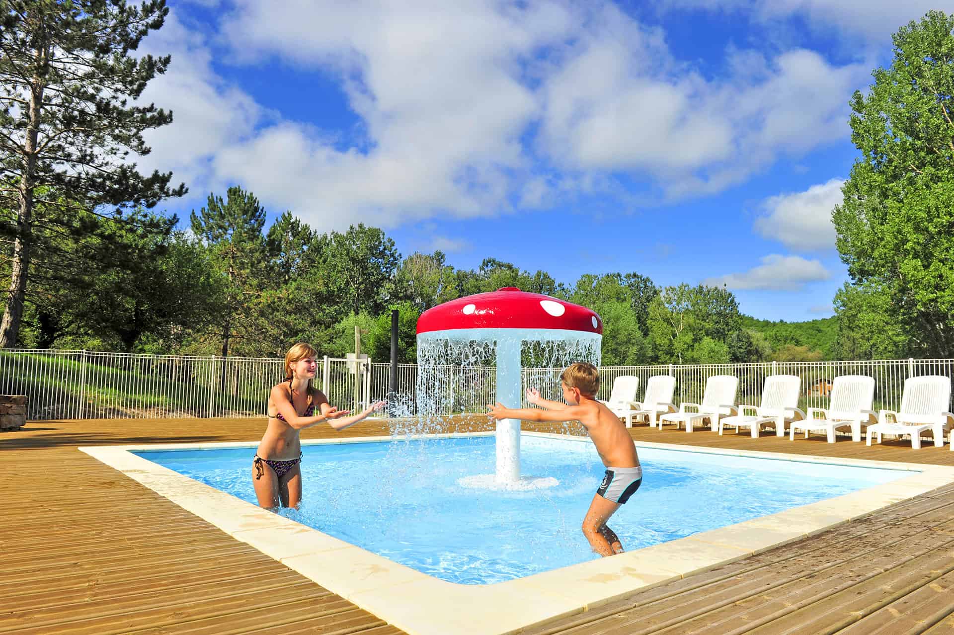 Le bassin enfants de la résidence Goélia Les Demeures du Lac à St Amand de Coly Le bassin enfants de la résidence Goélia Les Demeures du Lac à St Amand de Coly