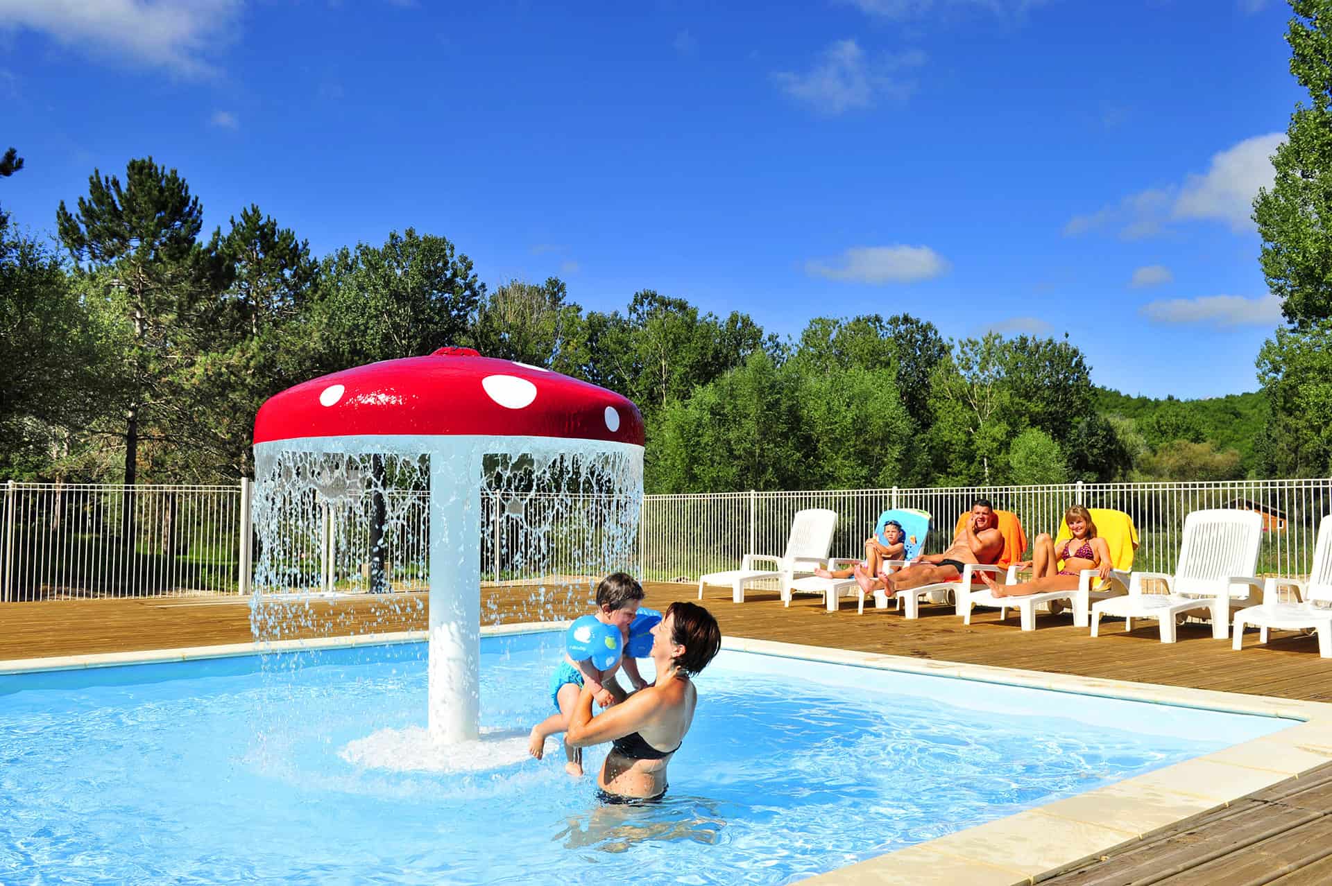 Le bassin enfants de la résidence Goélia Les Demeures du Lac à St Amand de Coly Le bassin enfants de la résidence Goélia Les Demeures du Lac à St Amand de Coly