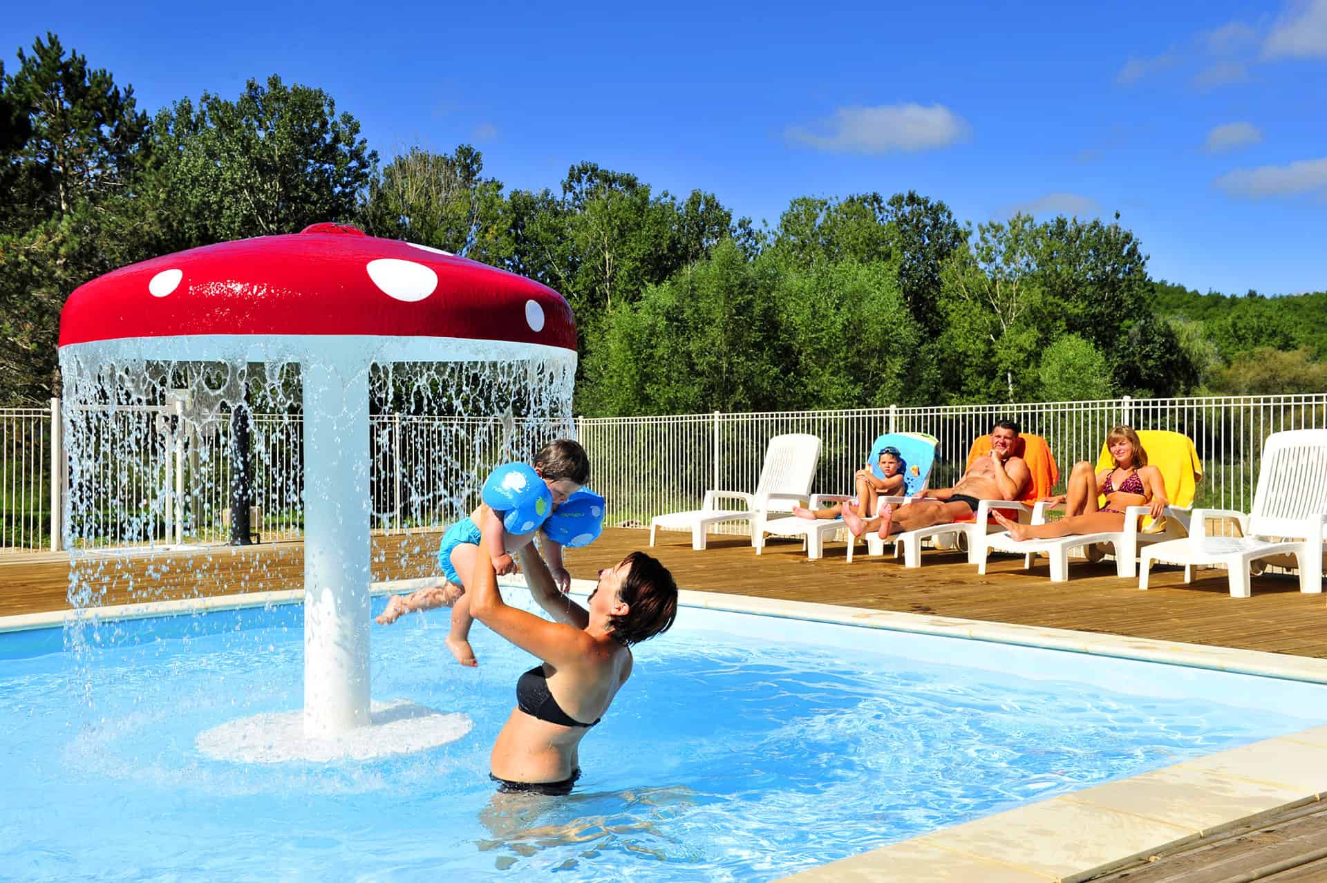 Le bassin enfants de la résidence Goélia Les Demeures du Lac à St Amand de Coly Le bassin enfants de la résidence Goélia Les Demeures du Lac à St Amand de Coly