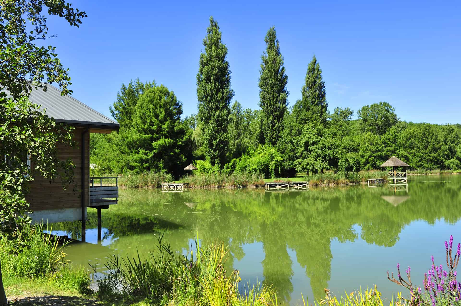 La résidence de vacances Goélia Les Cottages du Lac à St Amand de Coly La résidence de vacances Goélia Les Cottages du Lac à St Amand de Coly