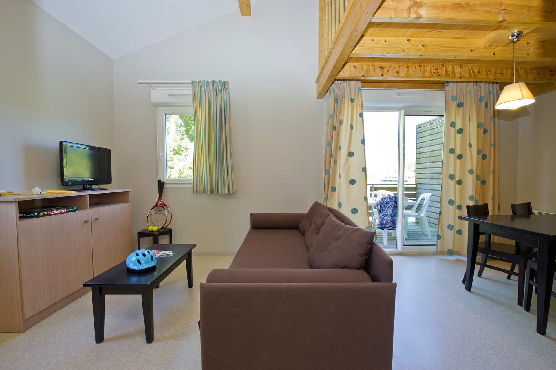 Résidence vacances St-Amand-de-Coly | Les Cottages du Lac***