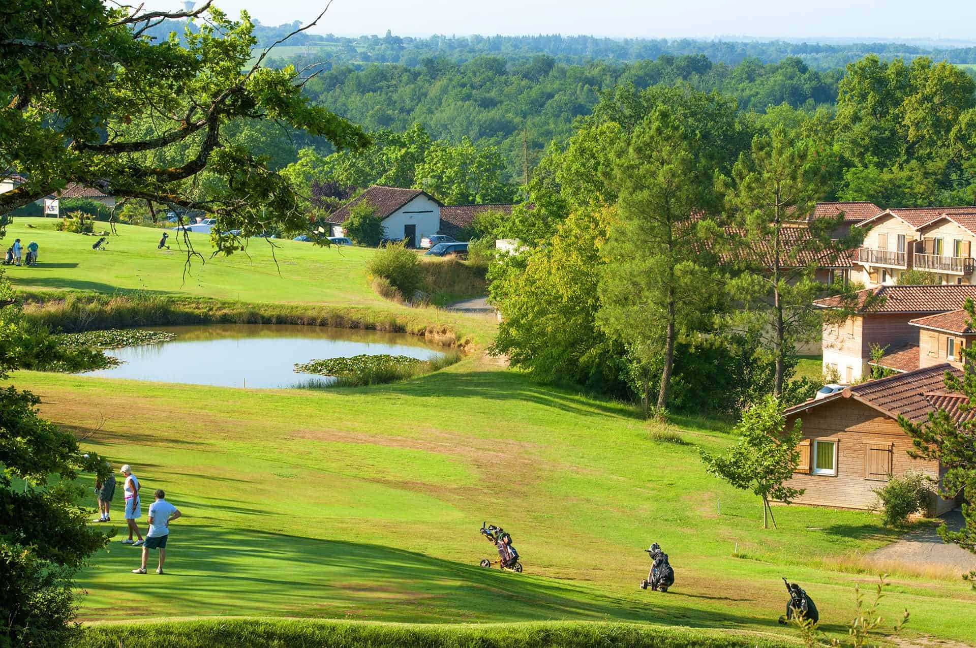 La résidence de vacances Goélia Les Maisons du Golf d'Armagnac à proximité immédiate du Golf La résidence de vacances Goélia Les Maisons du Golf d'Armagnac à proximité immédiate du Golf