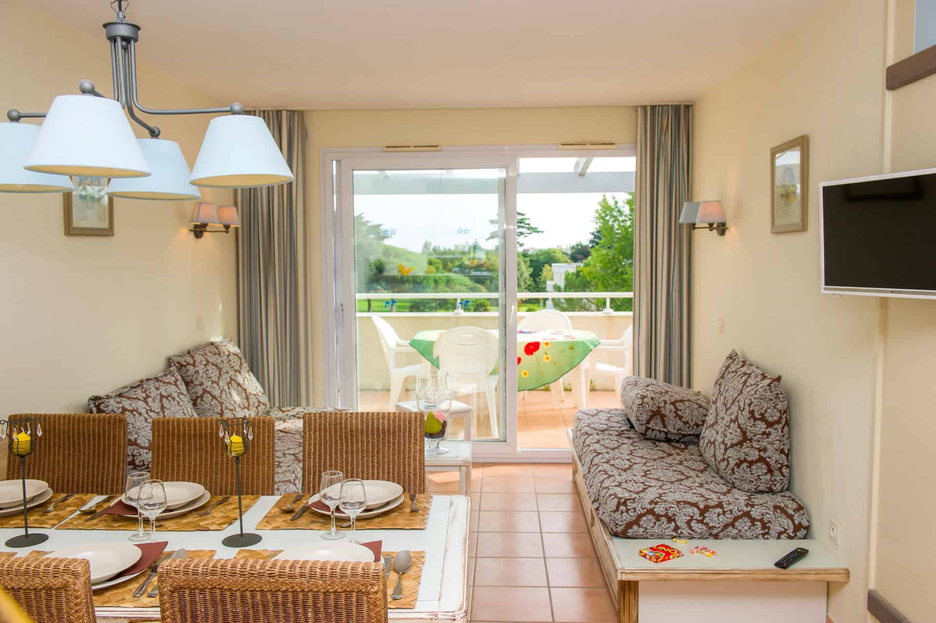 Salon d'un appartement de la résidence de vacances Royal Park à La Baule Salon d'un appartement de la résidence de vacances Royal Park à La Baule