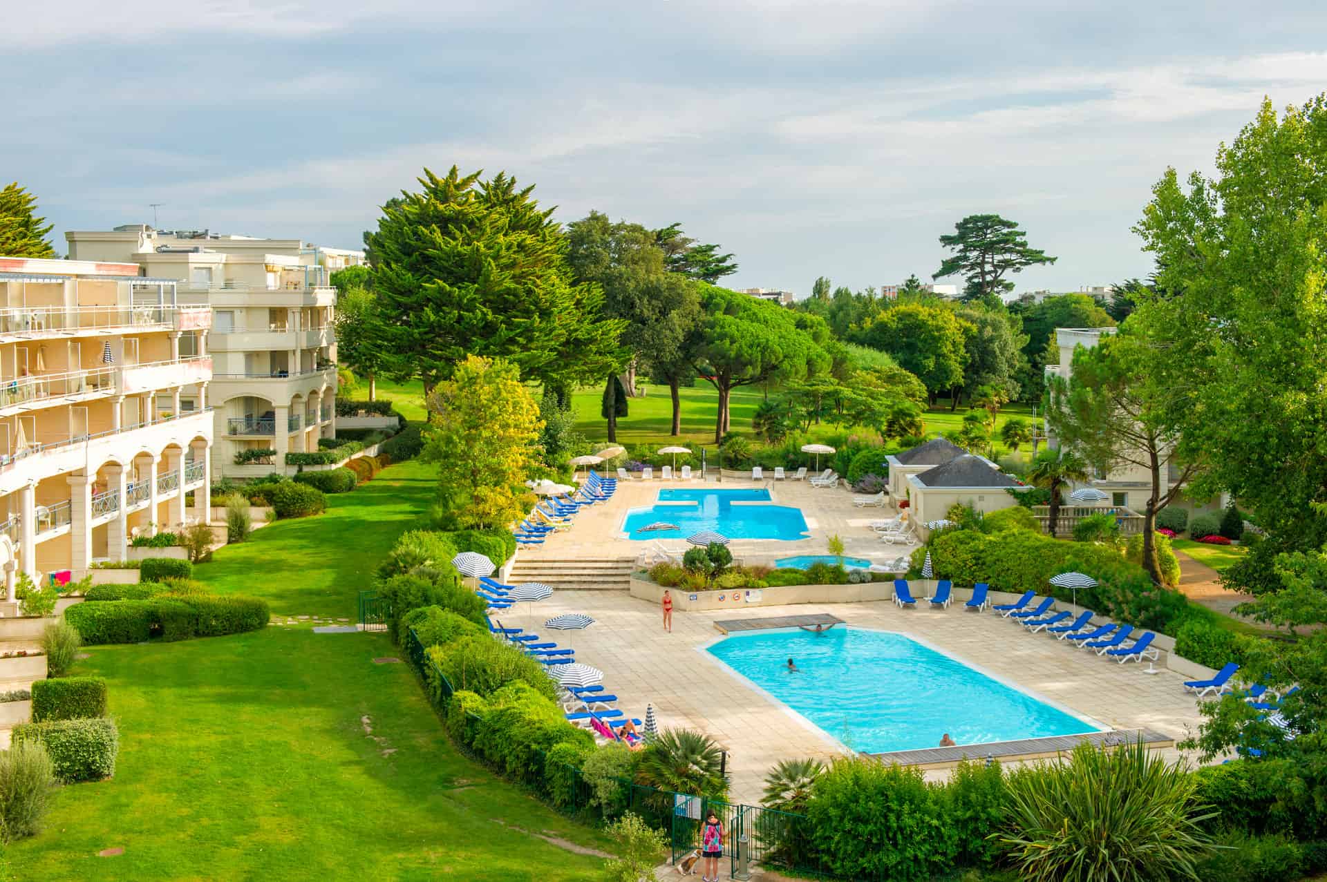 Piscines extérieures de la résidence de vacances Royal Park à La Baule Piscines extérieures de la résidence de vacances Royal Park à La Baule