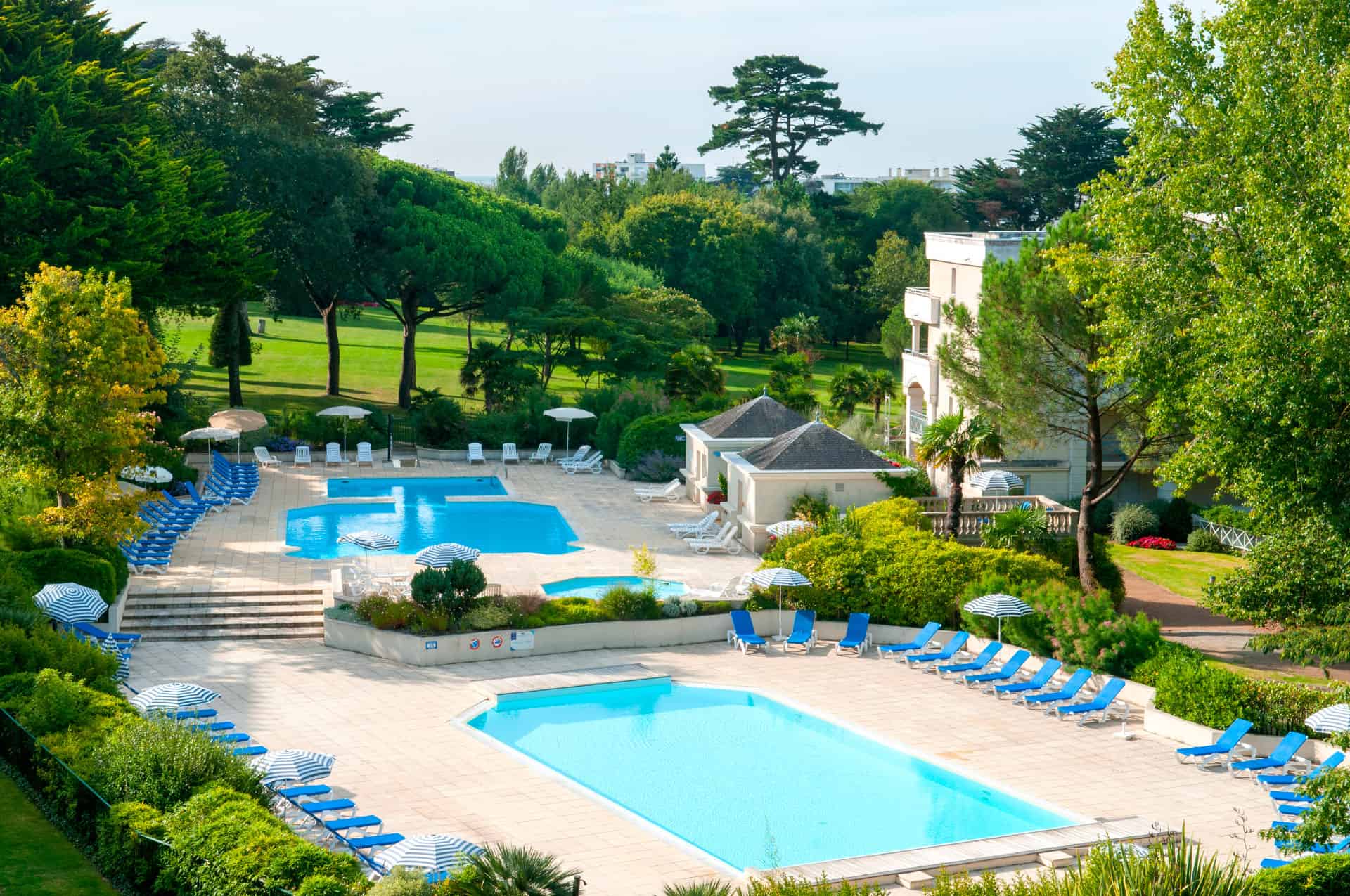 Piscines extérieures de la résidence de vacances Royal Park à La Baule Piscines extérieures de la résidence de vacances Royal Park à La Baule