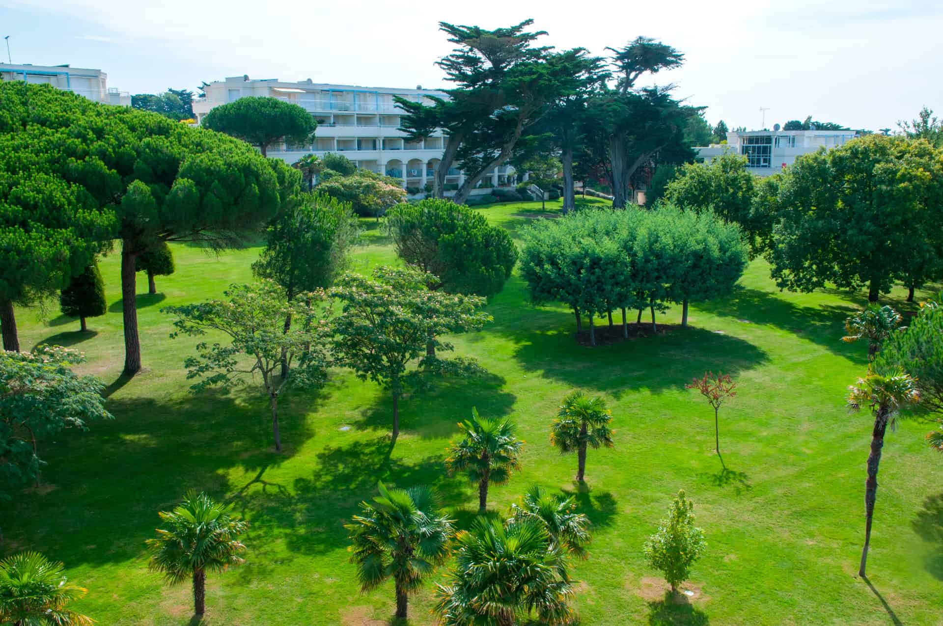 Espace vert du parc de la résidence de vacances Royal Park à La Baule  Espace vert du parc de la résidence de vacances Royal Park à La Baule