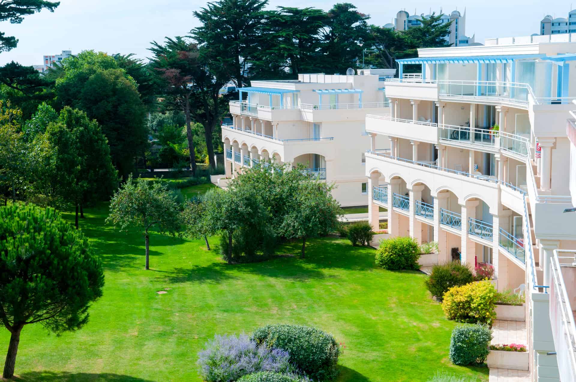 Extérieur et espace vert de la résidence de vacances Royal Park à La Baule  Extérieur et espace vert de la résidence de vacances Royal Park à La Baule