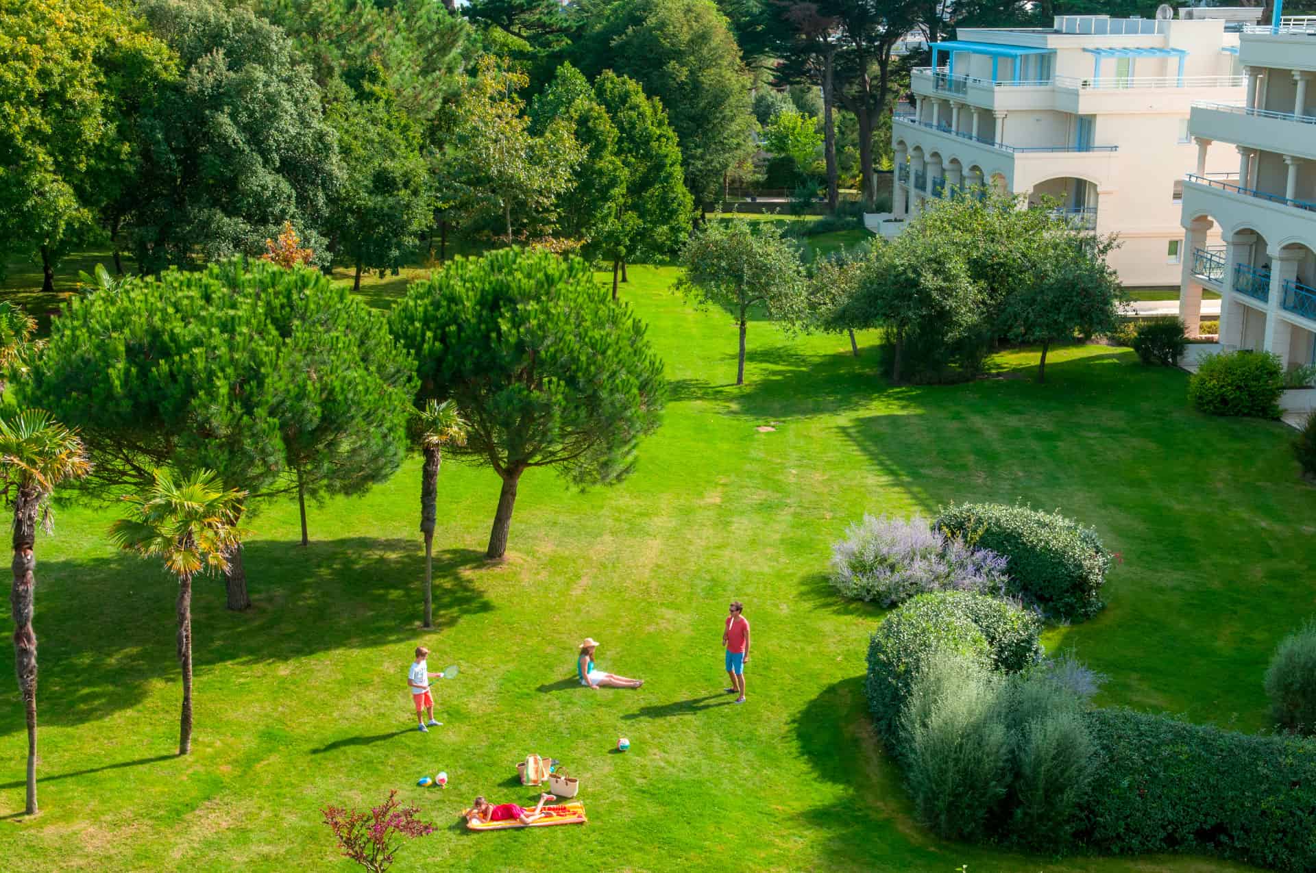 Extérieur et espace vert de la résidence de vacances Royal Park à La Baule  Extérieur et espace vert de la résidence de vacances Royal Park à La Baule