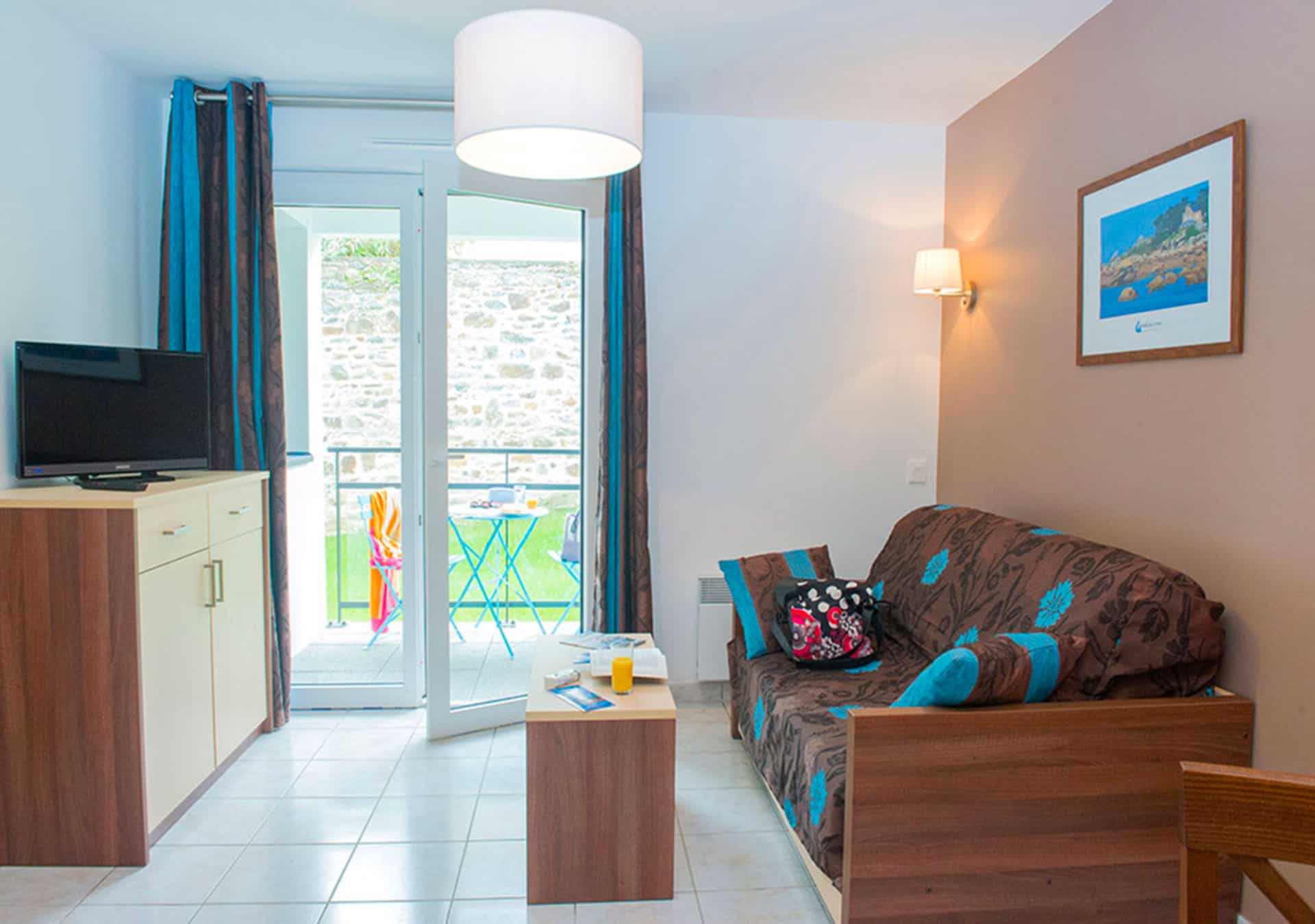 Salon d'un appartement de la résidence de vacances Goélia Les 7 Îles à Perros-Guirec Salon d'un appartement de la résidence de vacances Goélia Les 7 Îles à Perros-Guirec
