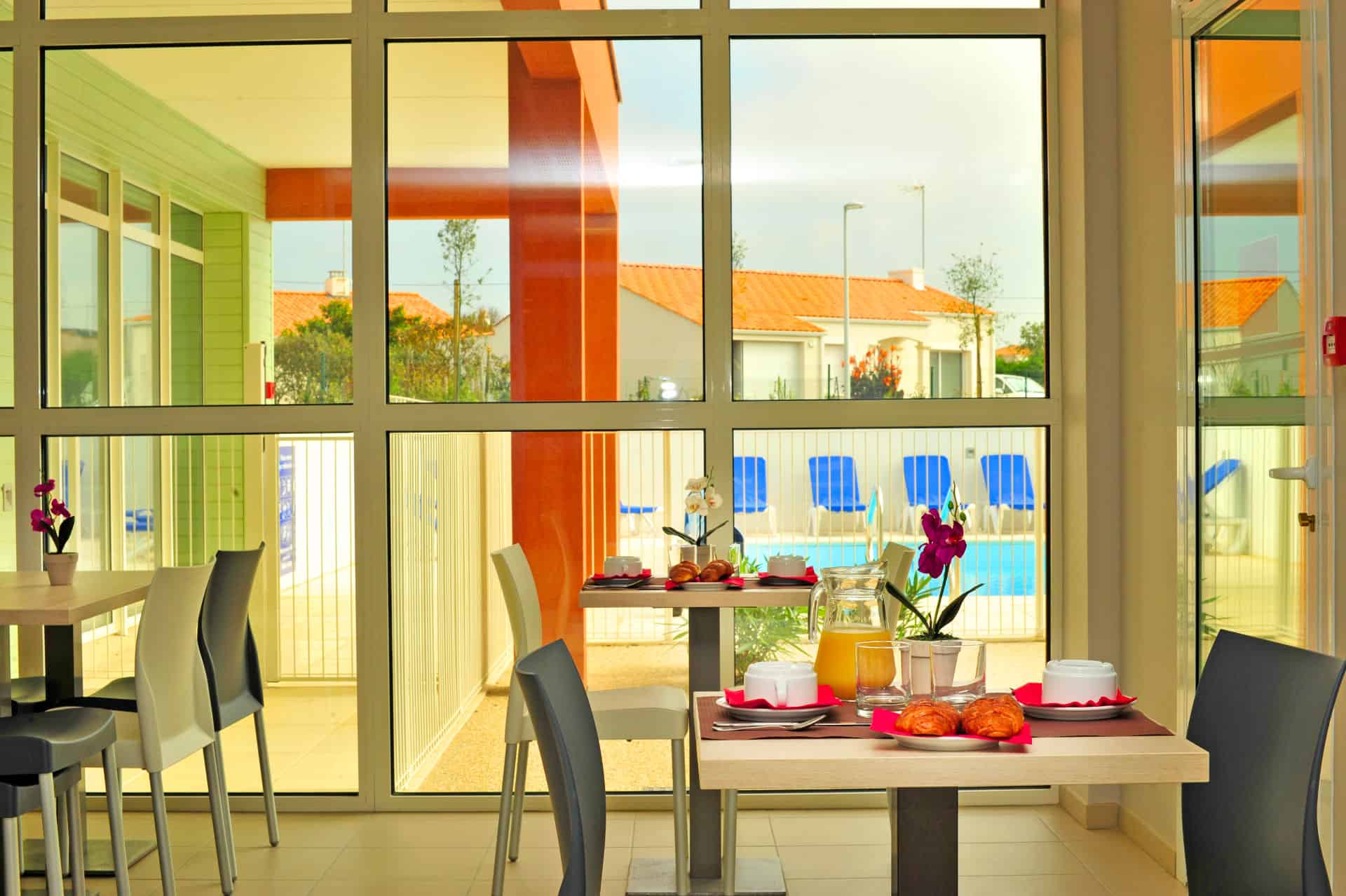 Salle de petit déjeuner de la résidence de vacances Goélia La Grande Plage à St-Gilles-Croix-de-Vie Salle de petit déjeuner de la résidence de vacances Goélia La Grande Plage à St-Gilles-Croix-de-Vie