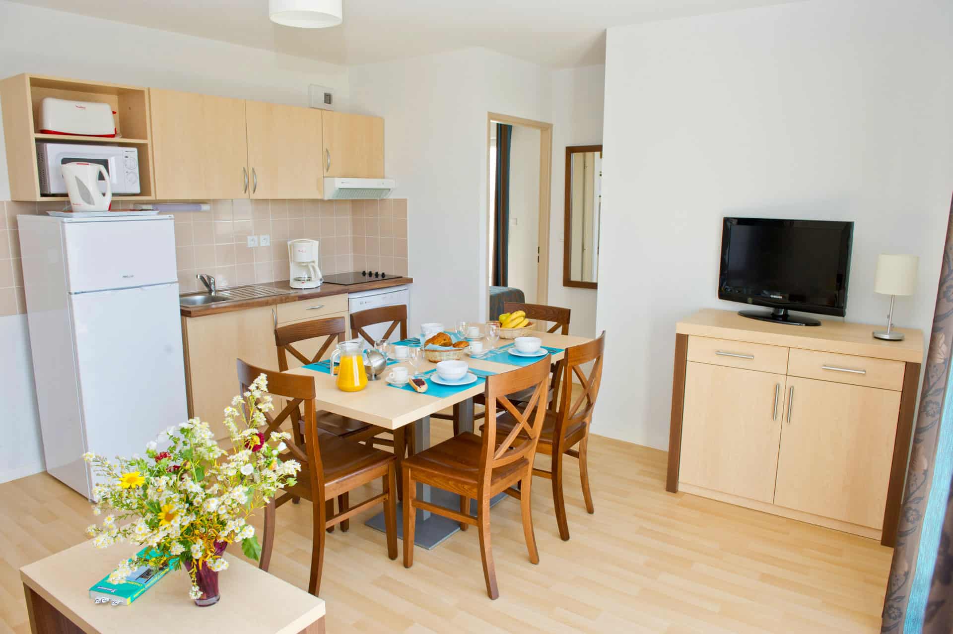 Salon d'un appartement de la résidence de vacances Goélia La Grande Plage à St-Gilles-Croix-de-Vie Salon d'un appartement de la résidence de vacances Goélia La Grande Plage à St-Gilles-Croix-de-Vie