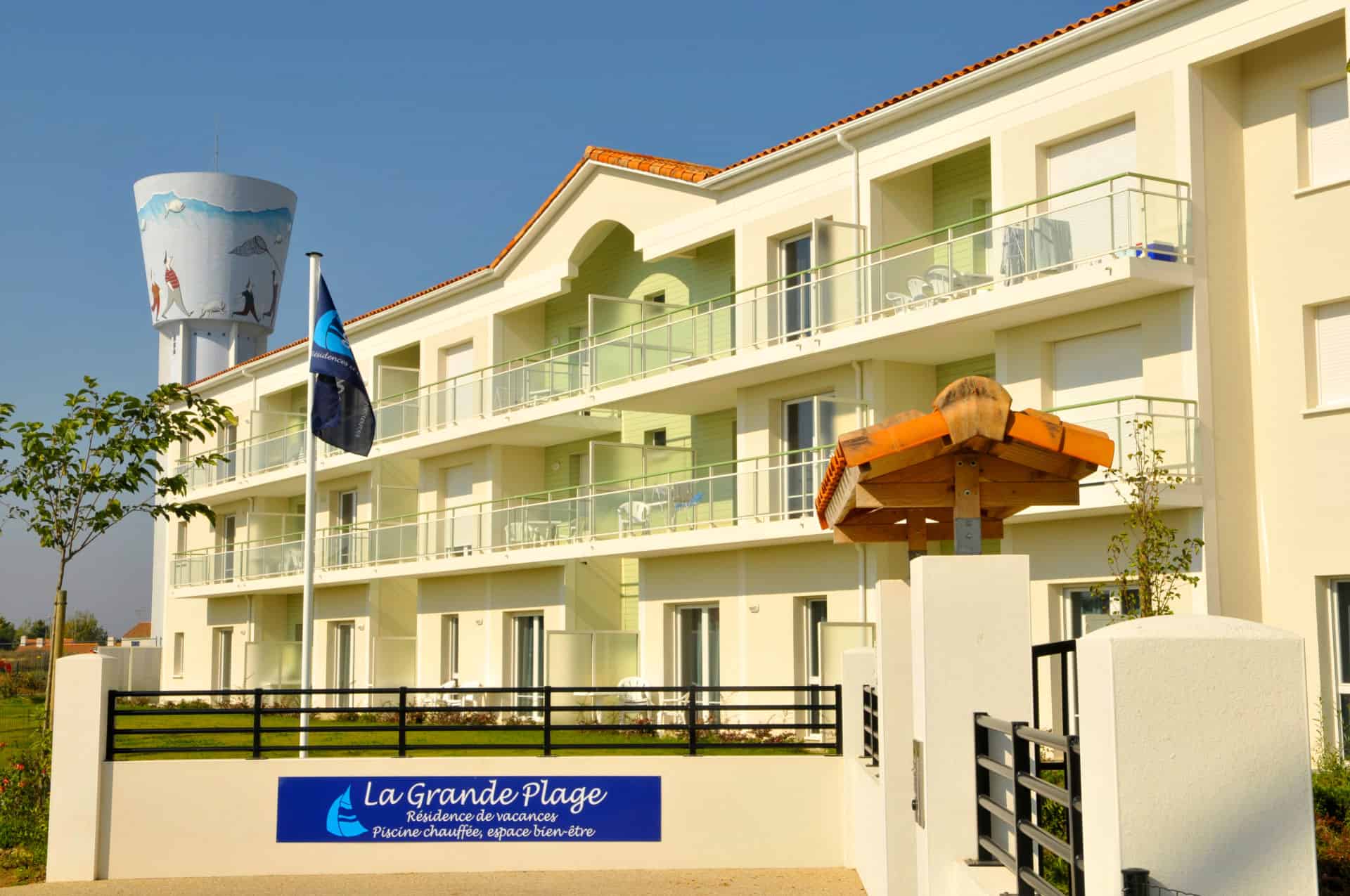 Extérieur de la résidence de vacances Goélia La Grande Plage à St-Gilles-Croix-de-Vie Extérieur de la résidence de vacances Goélia La Grande Plage à St-Gilles-Croix-de-Vie