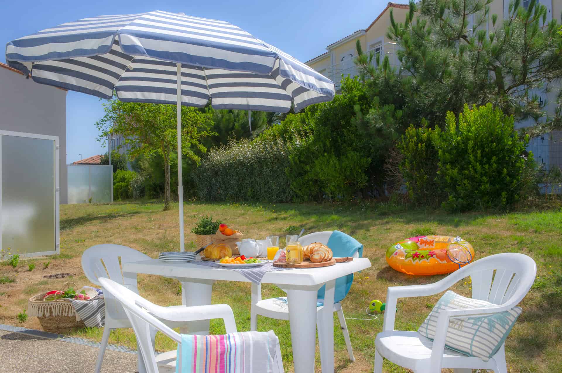 Terrasse d'un appartement de la résidence de vacances Goélia La Grande Plage à St-Gilles-Croix-de-Vie Terrasse d'un appartement de la résidence de vacances Goélia La Grande Plage à St-Gilles-Croix-de-Vie