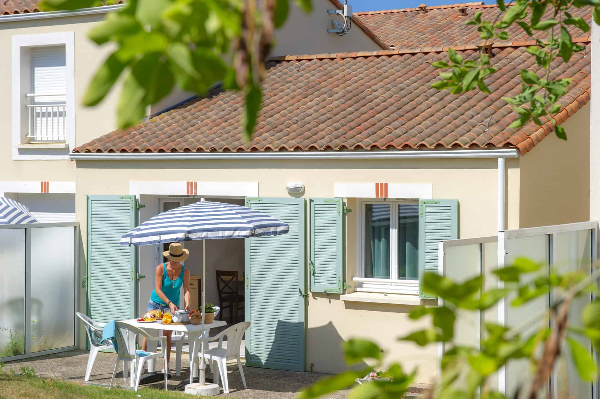 Terrasse d'une maison de la résidence de vacances Goélia La Grande Plage à St-Gilles-Croix-de-Vie Terrasse d'une maison de la résidence de vacances Goélia La Grande Plage à St-Gilles-Croix-de-Vie