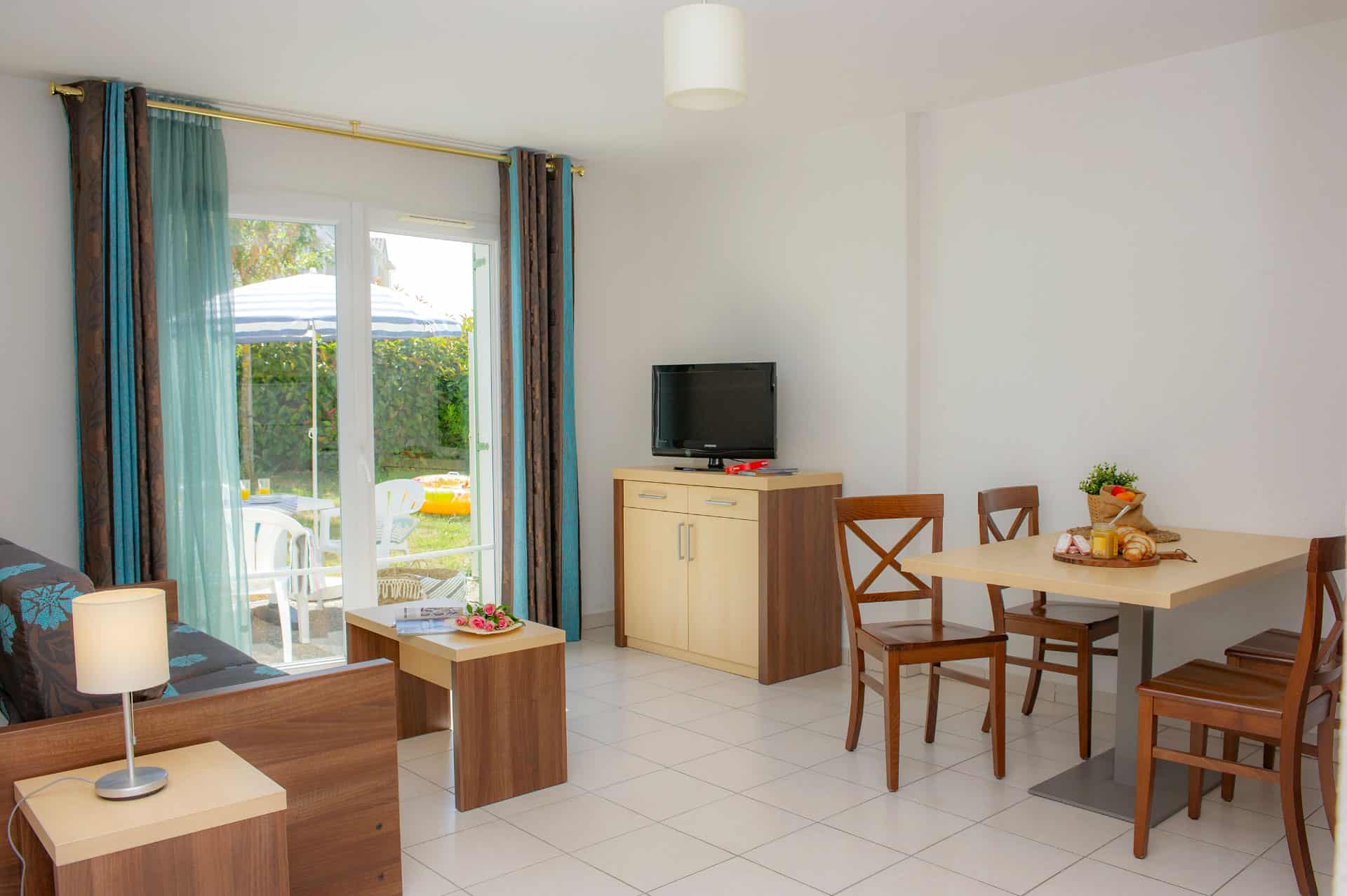 Salon d'un logement de la résidence de vacances Goélia La Grande Plage à St-Gilles-Croix-de-Vie Salon d'un logement de la résidence de vacances Goélia La Grande Plage à St-Gilles-Croix-de-Vie