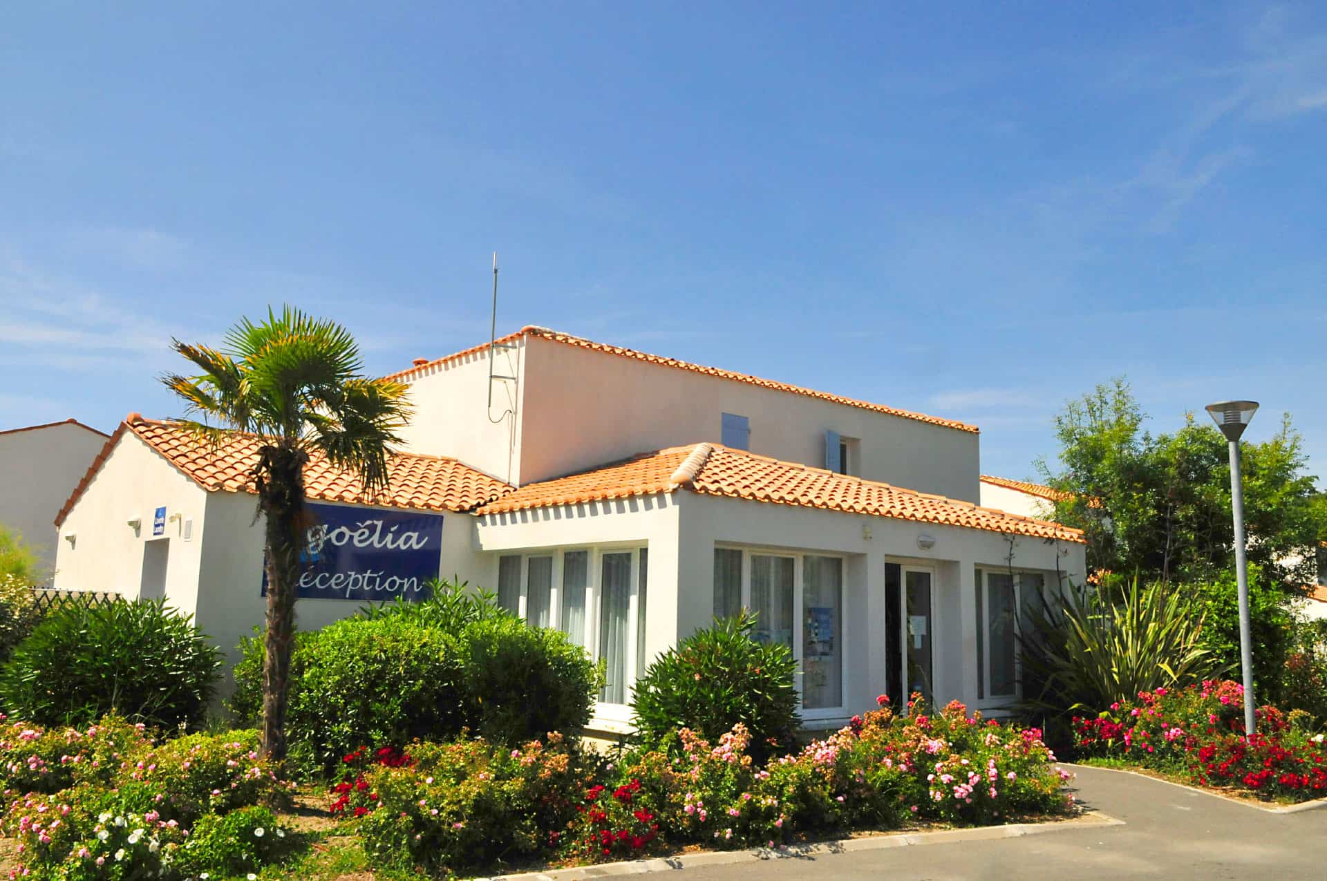 Extérieur de la résidence de vacances Goélia La Palmeraie à St-Georges-d'Oléron Extérieur de la résidence de vacances Goélia La Palmeraie à St-Georges-d'Oléron