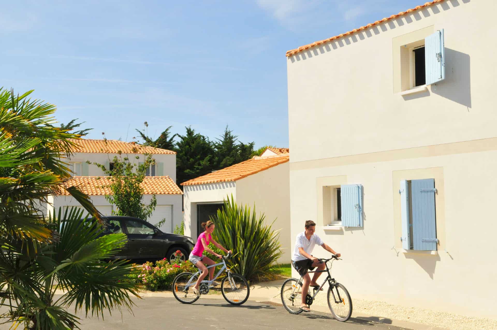 Vélo à l'extérieur de la résidence de vacances Goélia La Palmeraie à St-Georges-d'Oléron Vélo à l'extérieur de la résidence de vacances Goélia La Palmeraie à St-Georges-d'Oléron