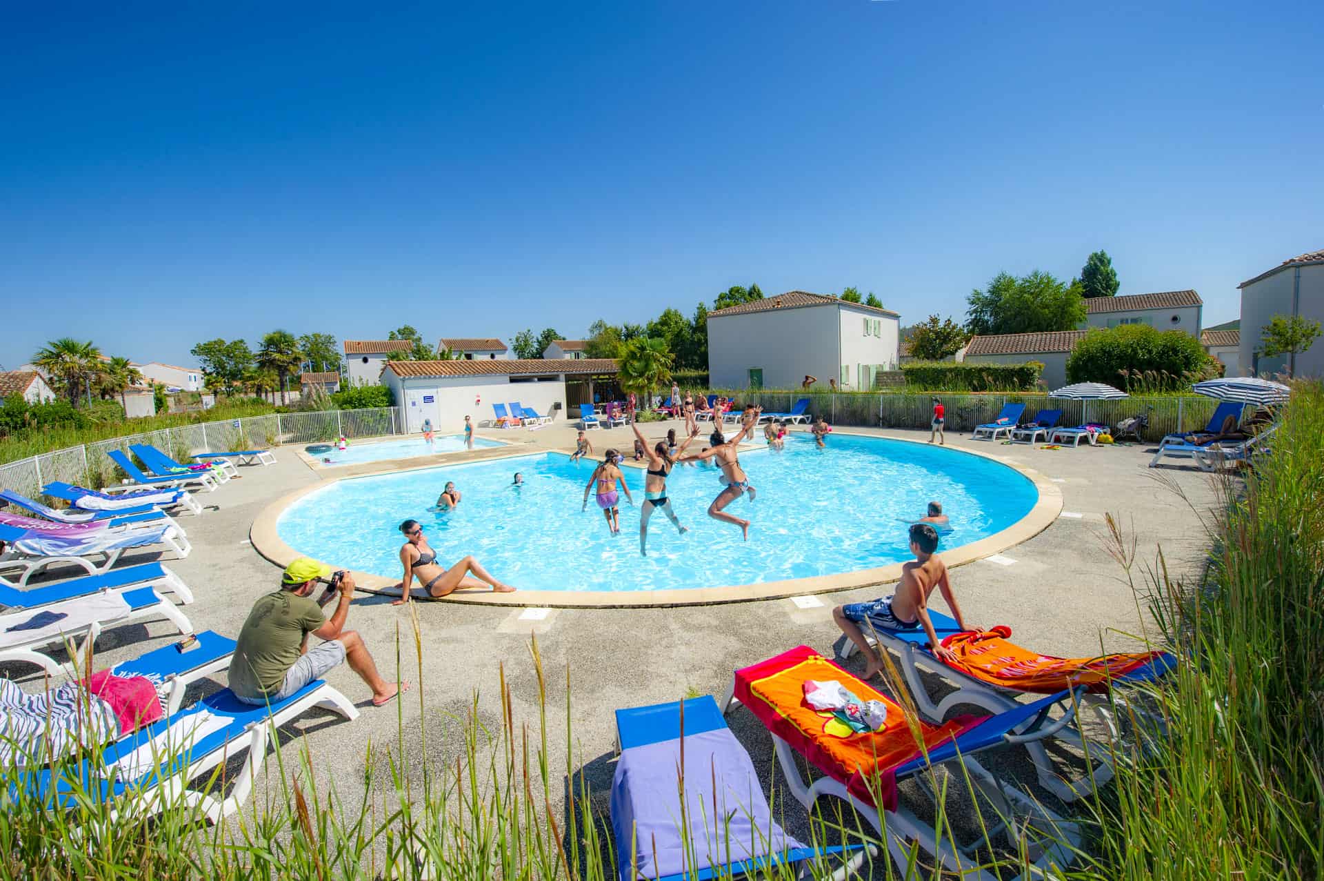 Piscine extérieure chauffée de la résidence de vacances Goélia La Palmeraie à St-Georges-d'Oléron