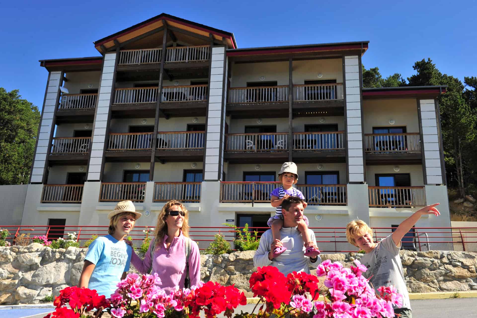 Extérieur de la résidence de vacances Goélia Le Domaine de Castella à Font-Romeu Extérieur de la résidence de vacances Goélia Le Domaine de Castella à Font-Romeu