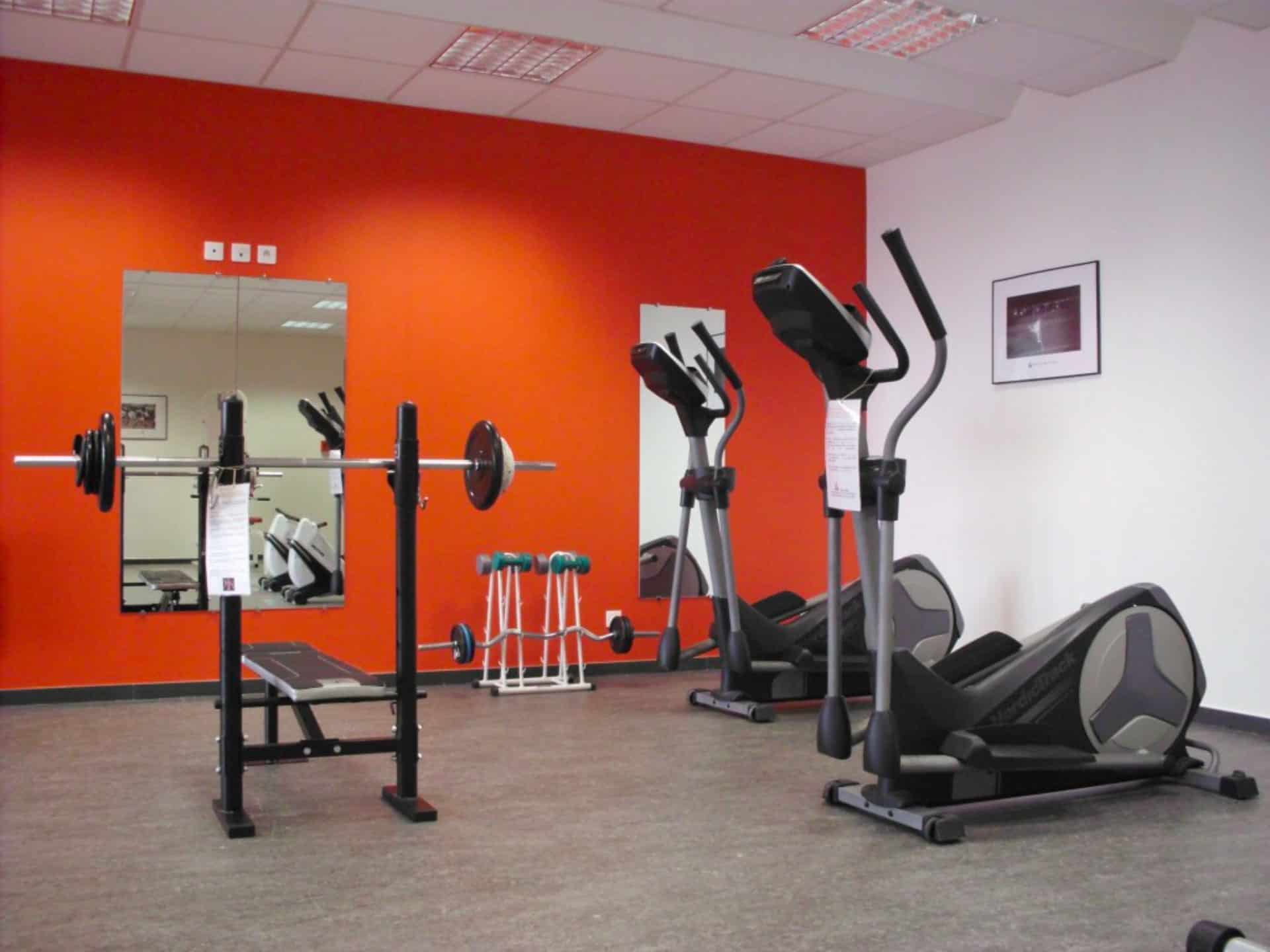 Salle de fitness de la résidence de vacances Goélia Le Domaine de Castella à Font-Romeu Salle de fitness de la résidence de vacances Goélia Le Domaine de Castella à Font-Romeu