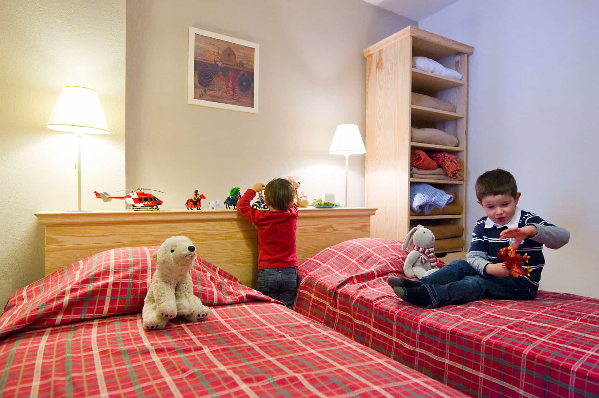 Chambre avec 2 lits twins d'un appartement de la résidence de vacances Goélia Le Domaine de Castella à Font-Romeu Chambre avec 2 lits twins d'un appartement de la résidence de vacances Goélia Le Domaine de Castella à Font-Romeu