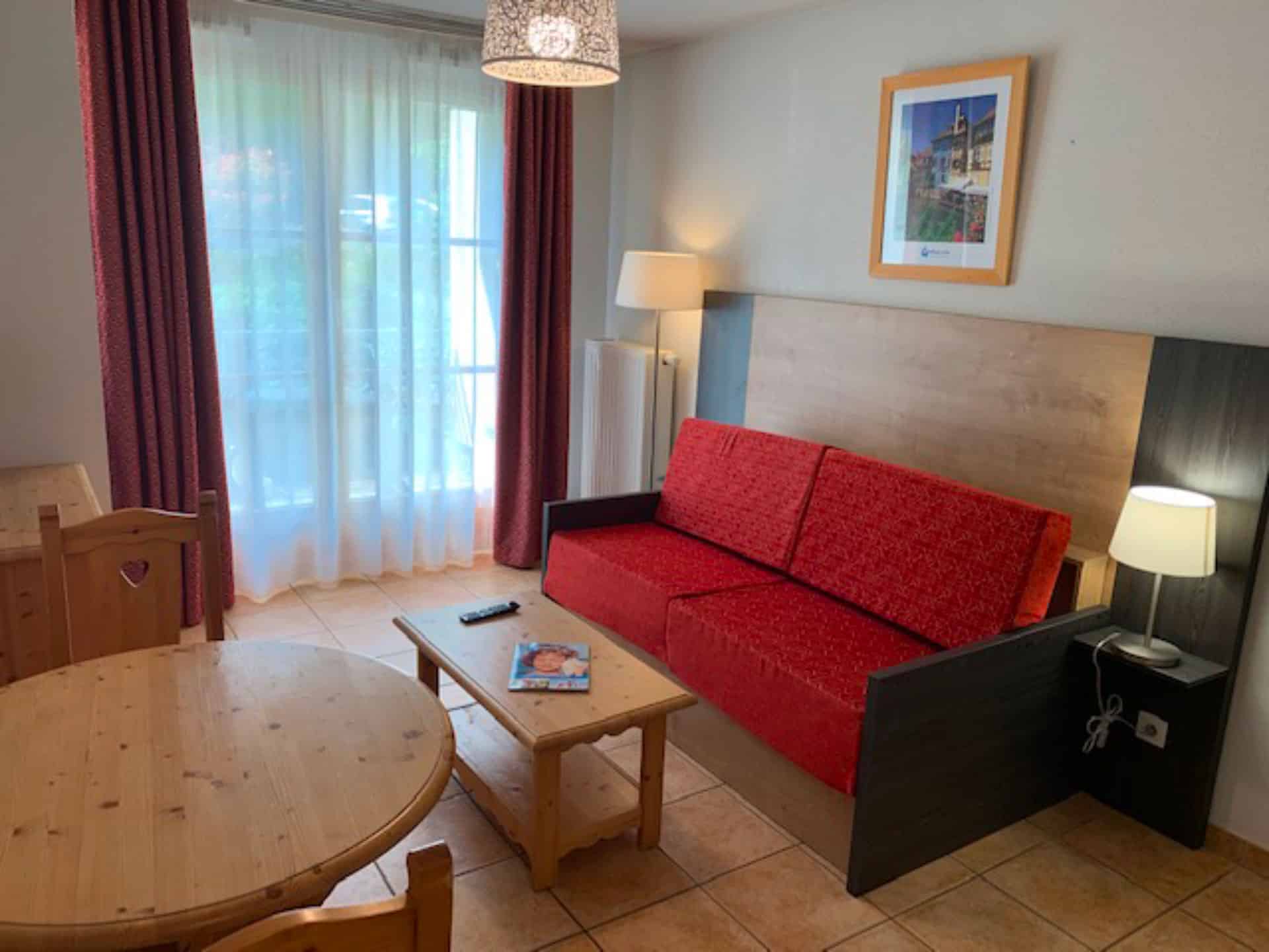 Salon d'un appartement de la résidence de vacances Goélia Le Domaine du Golf à Ammerschwihr / Colmar Salon d'un appartement de la résidence de vacances Goélia Le Domaine du Golf à Ammerschwihr / Colmar