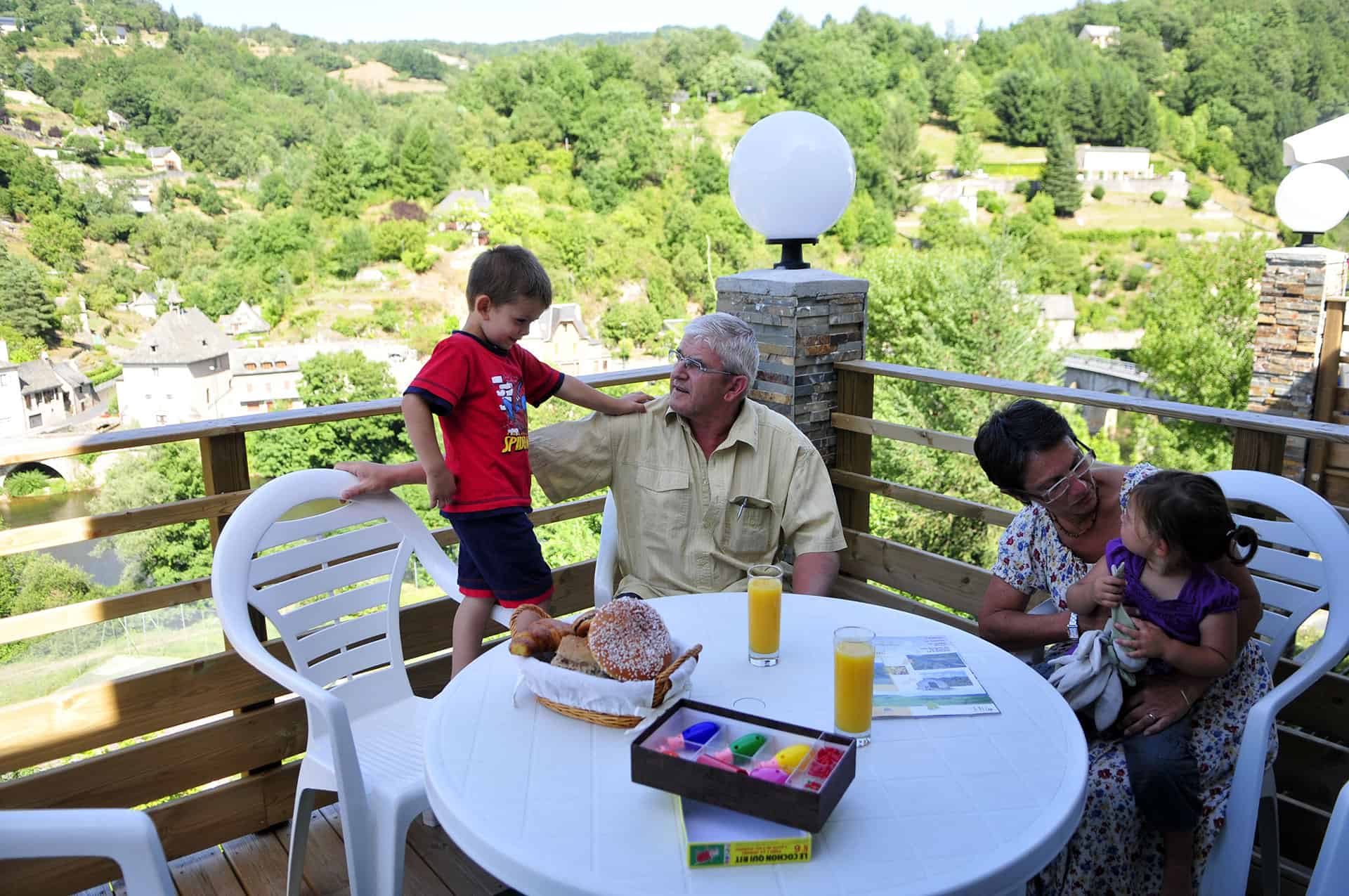 Exemple de vue de la résidence de tourisme 3* Les Gorges de la Truyère à Entraygues sur Truyère dans l'Aveyron Exemple de vue de la résidence de tourisme 3* Les Gorges de la Truyère à Entraygues sur Truyère dans l'Aveyron