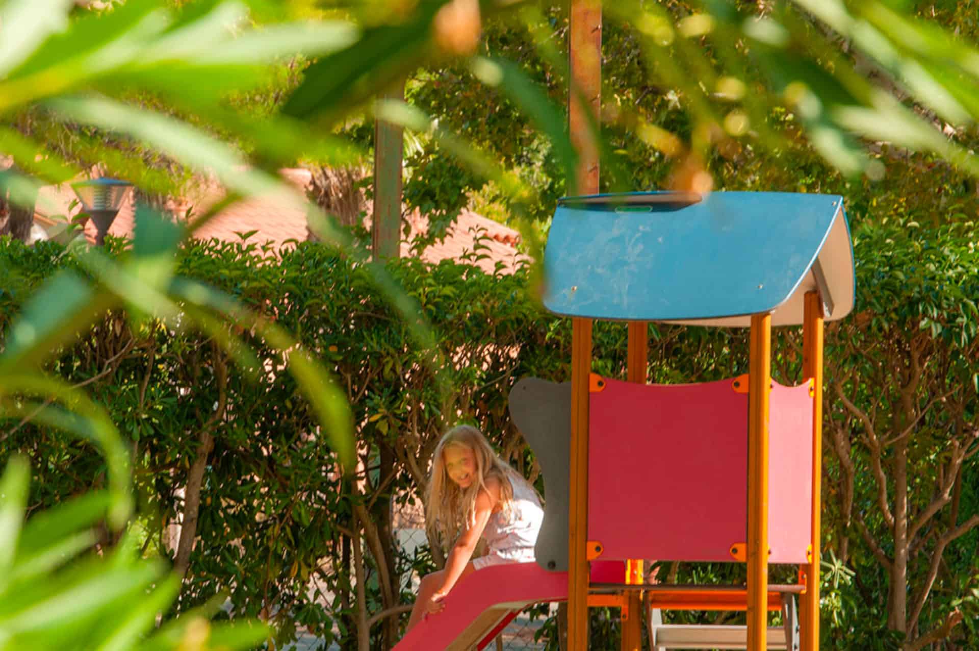 Aire de jeux pour enfants de la résidence de vacances Argelès Village Club à Argelès-sur-Mer Aire de jeux pour enfants de la résidence de vacances Argelès Village Club à Argelès-sur-Mer