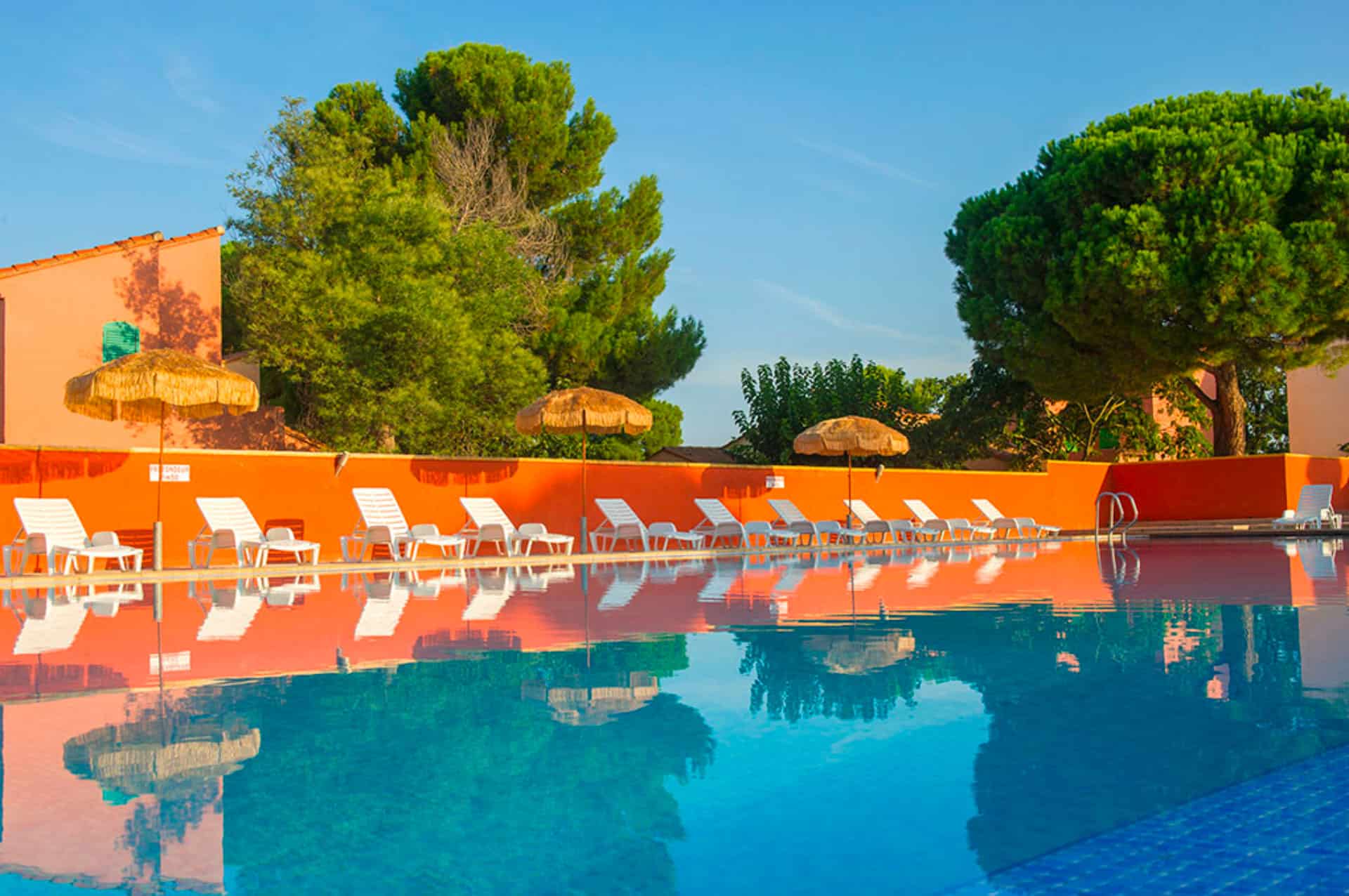 Piscine extérieure de la résidence de vacances Argelès Village Club à Argelès-sur-Mer Piscine extérieure de la résidence de vacances Argelès Village Club à Argelès-sur-Mer