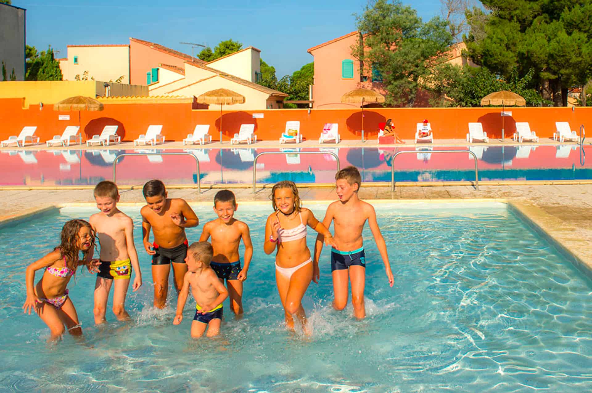 Piscine extérieure de la résidence de vacances Argelès Village Club à Argelès-sur-Mer Piscine extérieure de la résidence de vacances Argelès Village Club à Argelès-sur-Mer