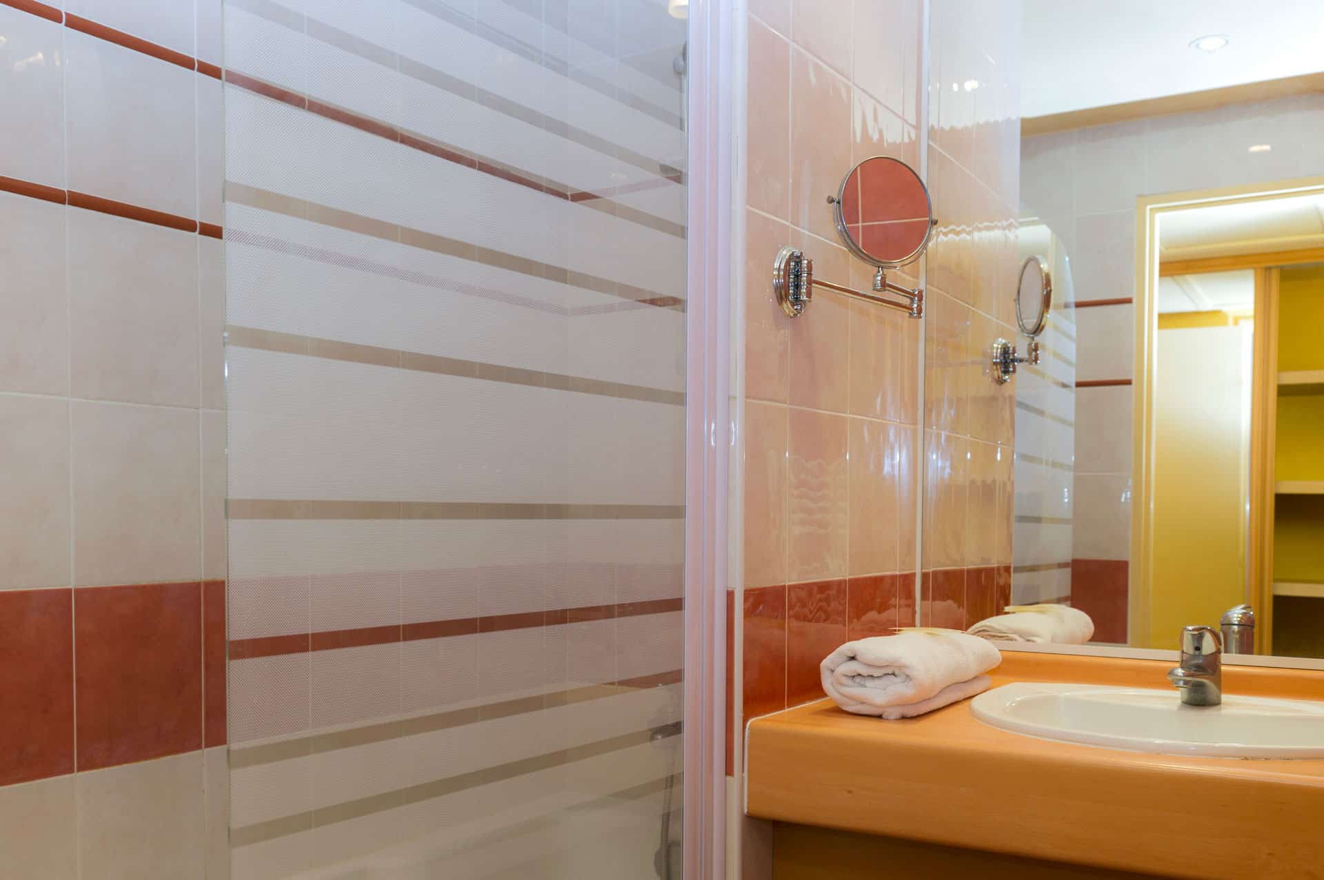 Exemple de salle de bain de la résidence de vacances Argelès Village Club à Argelès-sur-Mer Exemple de salle de bain de la résidence de vacances Argelès Village Club à Argelès-sur-Mer