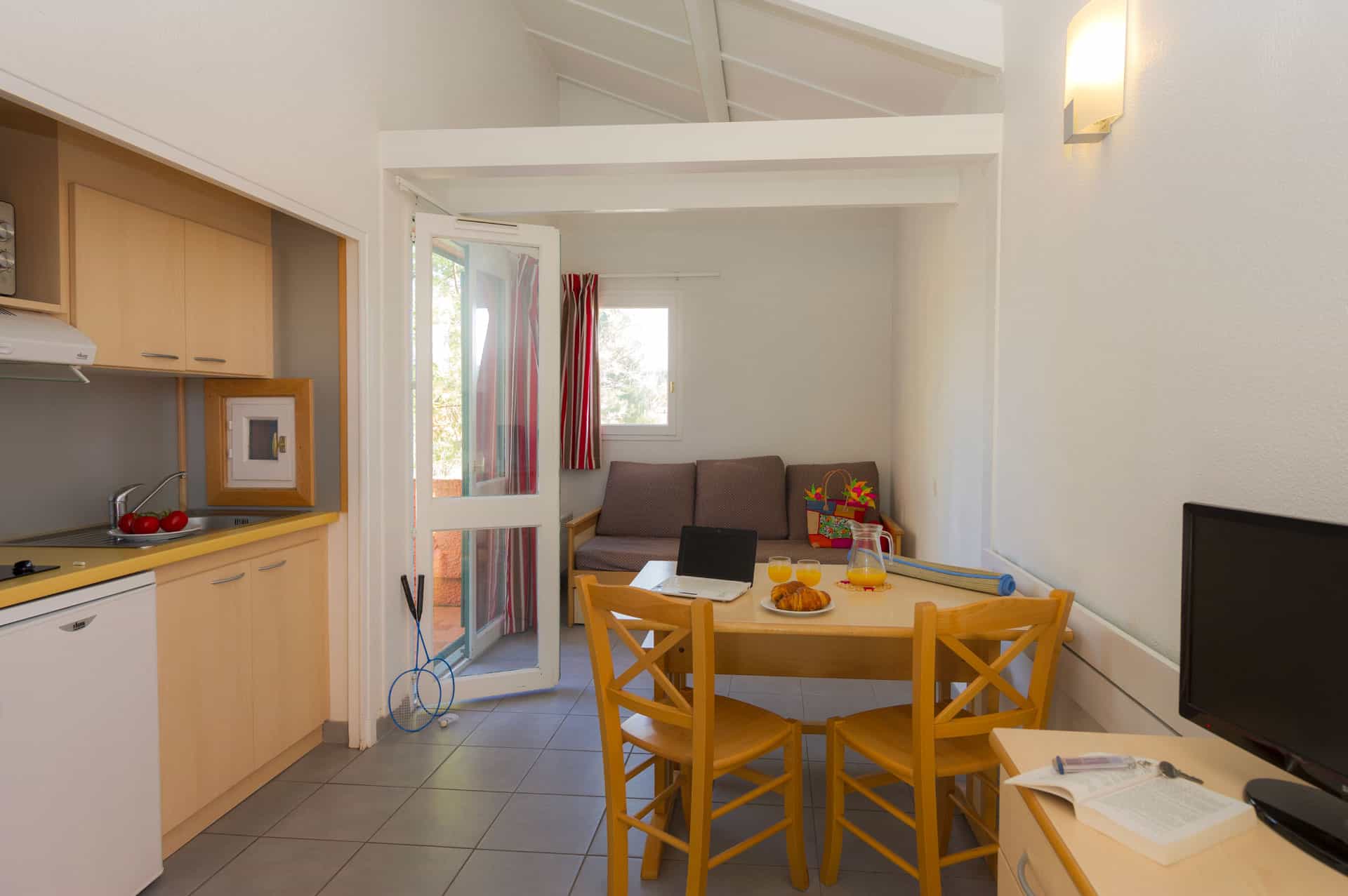 Exemple de séjour d'un hameau de la résidence de vacances Argelès Village Club à Argelès-sur-Mer Exemple de séjour d'un hameau de la résidence de vacances Argelès Village Club à Argelès-sur-Mer