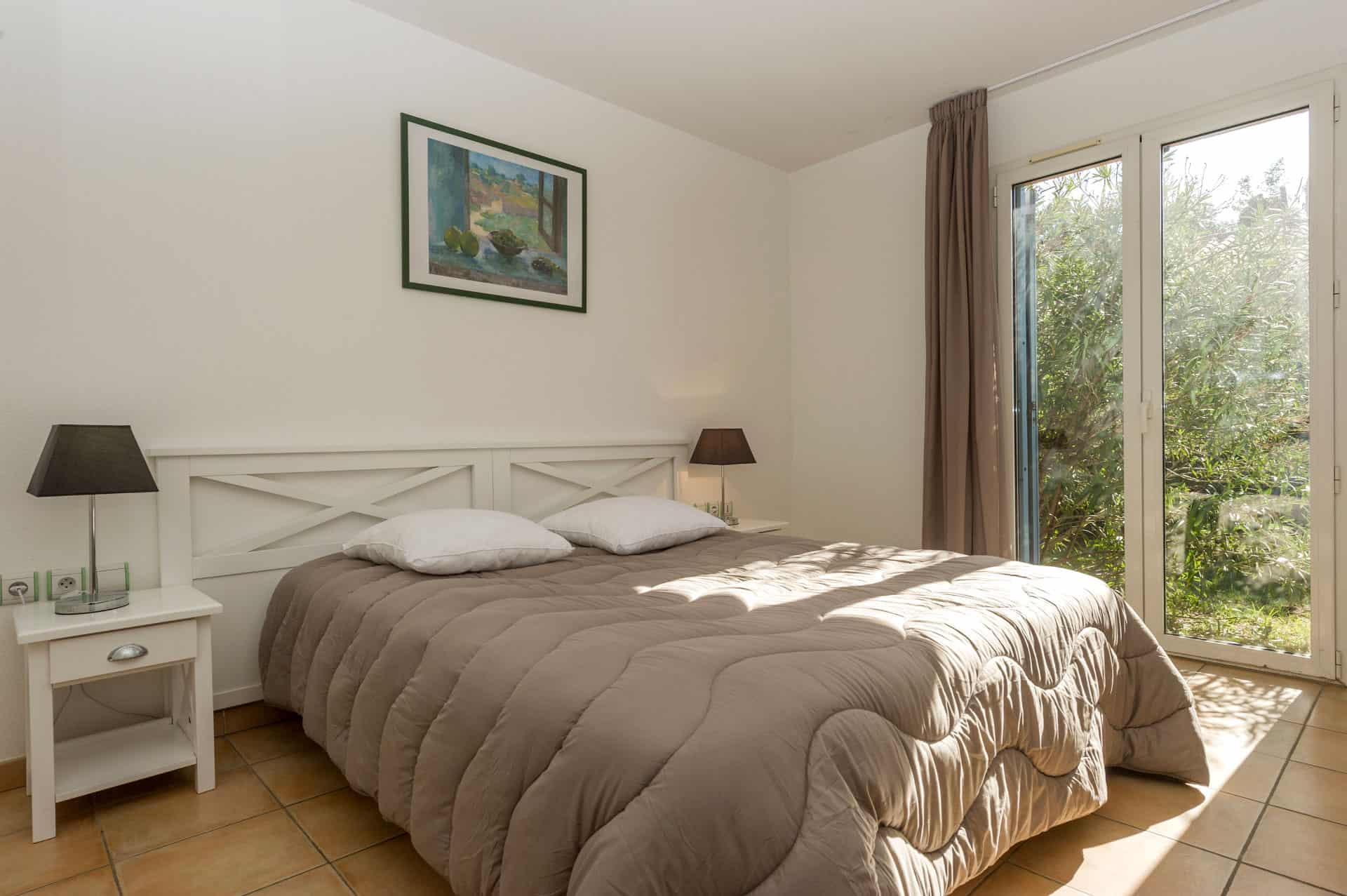 Exemple de chambre double d'une villa de la résidence de vacances Argelès Village Club à Argelès-sur-Mer Exemple de chambre double d'une villa de la résidence de vacances Argelès Village Club à Argelès-sur-Mer
