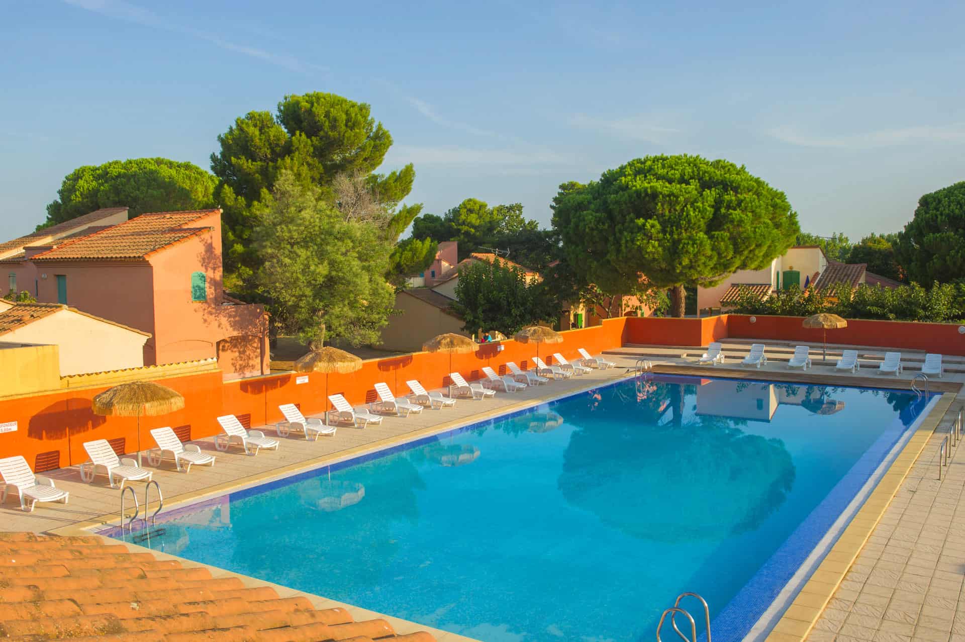 Piscine extérieure de la résidence de vacances Argelès Village Club à Argelès-sur-Mer Piscine extérieure de la résidence de vacances Argelès Village Club à Argelès-sur-Mer