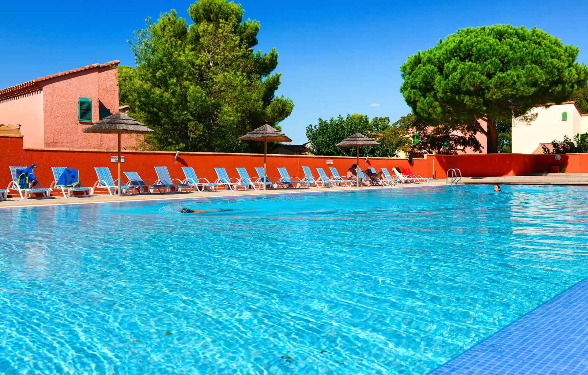 Piscine extérieure de la résidence de vacances Argelès Village Club à Argelès-sur-Mer Piscine extérieure de la résidence de vacances Argelès Village Club à Argelès-sur-Mer