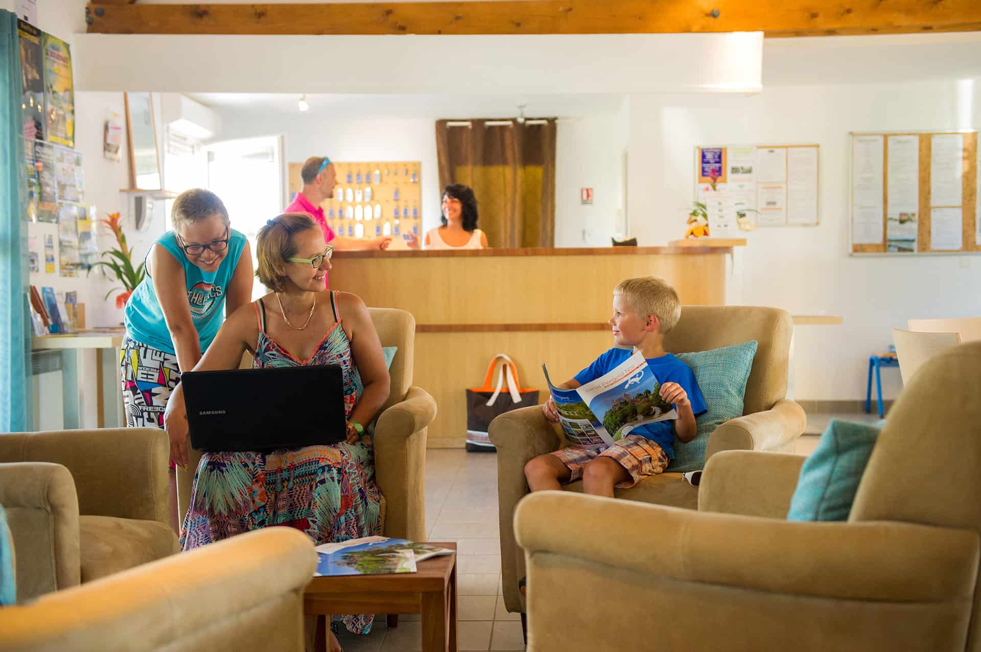 Réception de la résidence de tourisme Goélia le Hameau de la Vézère au Bugue en Dordogne Réception de la résidence de tourisme Goélia le Hameau de la Vézère au Bugue en Dordogne