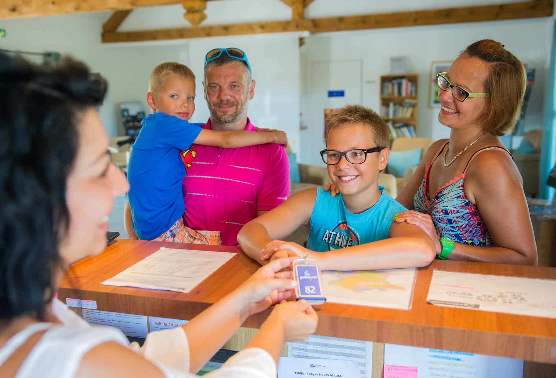 Réception de la résidence de tourisme Goélia le Hameau de la Vézère au Bugue en Dordogne Réception de la résidence de tourisme Goélia le Hameau de la Vézère au Bugue en Dordogne