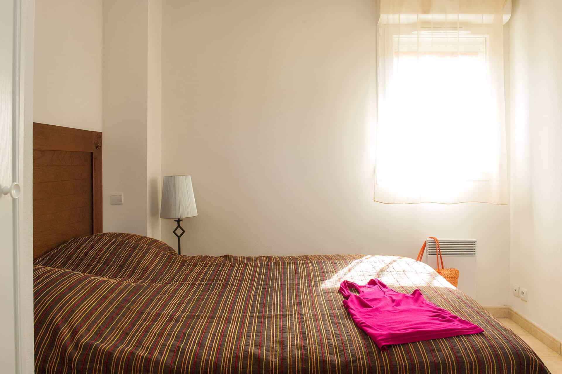 Exemple de chambre de la résidence de vacances Goélia Le Hameau de la Vézère au Bugue Exemple de chambre de la résidence de vacances Goélia Le Hameau de la Vézère au Bugue