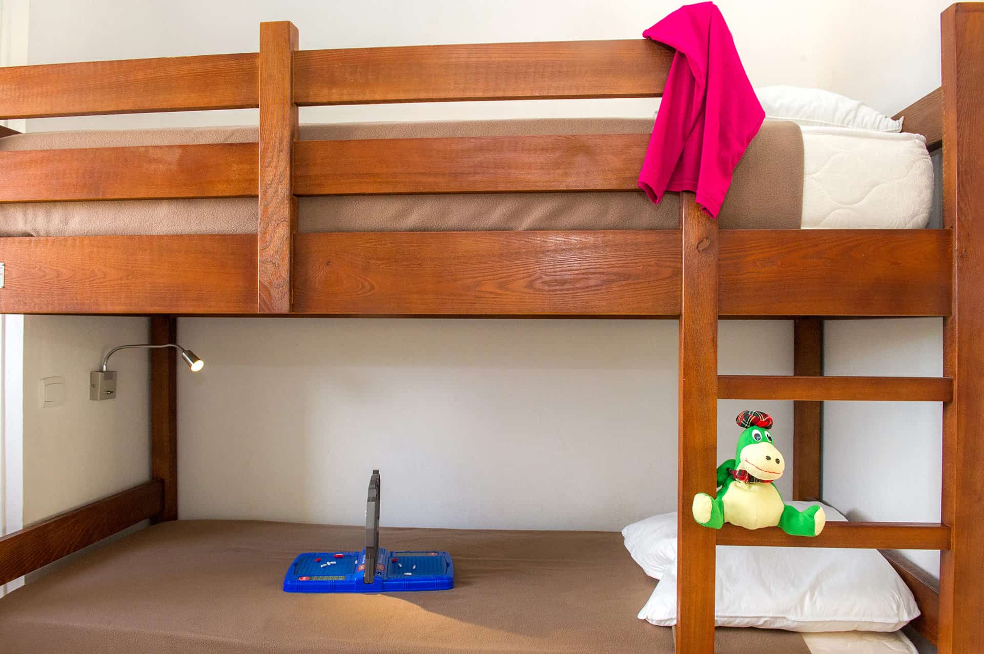 Exemple de chambre de la résidence de vacances Goélia Le Hameau de la Vézère au Bugue Exemple de chambre de la résidence de vacances Goélia Le Hameau de la Vézère au Bugue