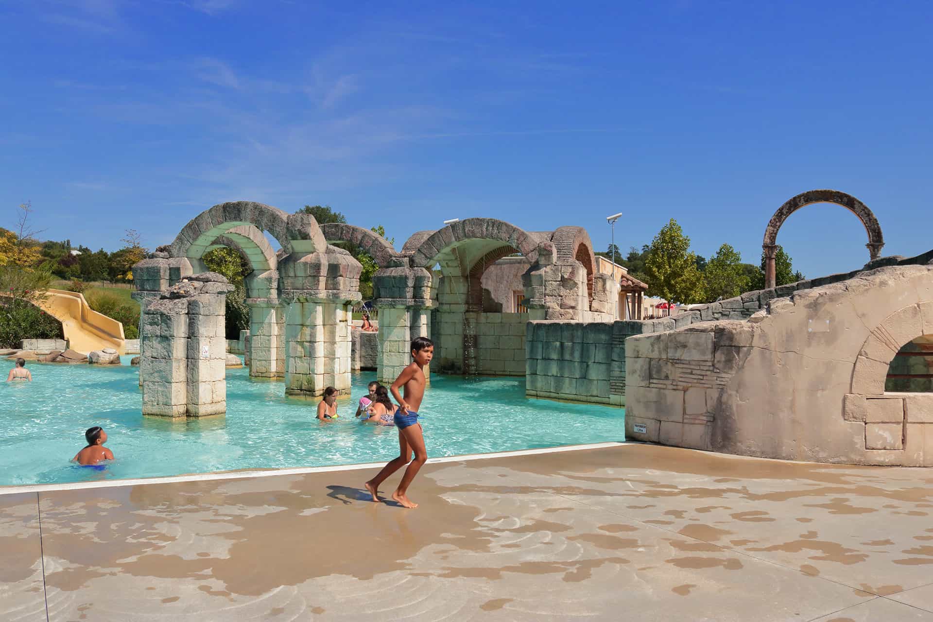 Le Lud'O Parc à proximité immédiate de la résidence de vacances Goélia l'Aquaresort à Nérac (pass inclus dans nos tarifs) © OT d'Albret Le Lud'O Parc à proximité immédiate de la résidence de vacances Goélia l'Aquaresort à Nérac (pass inclus dans nos tarifs) © OT d'Albret