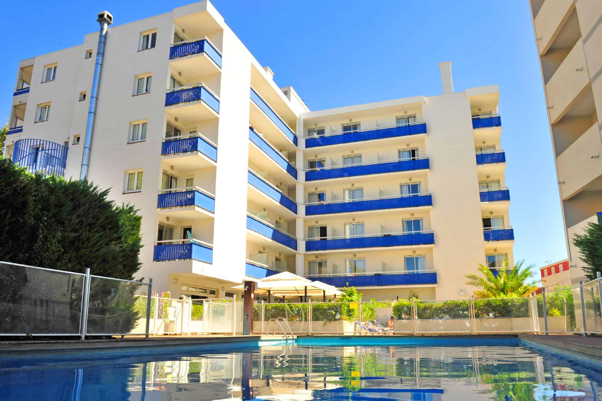Piscine extérieure de la résidence de vacances Sun City à Montpellier, en Occitanie Piscine extérieure de la résidence de vacances Sun City à Montpellier, en Occitanie
