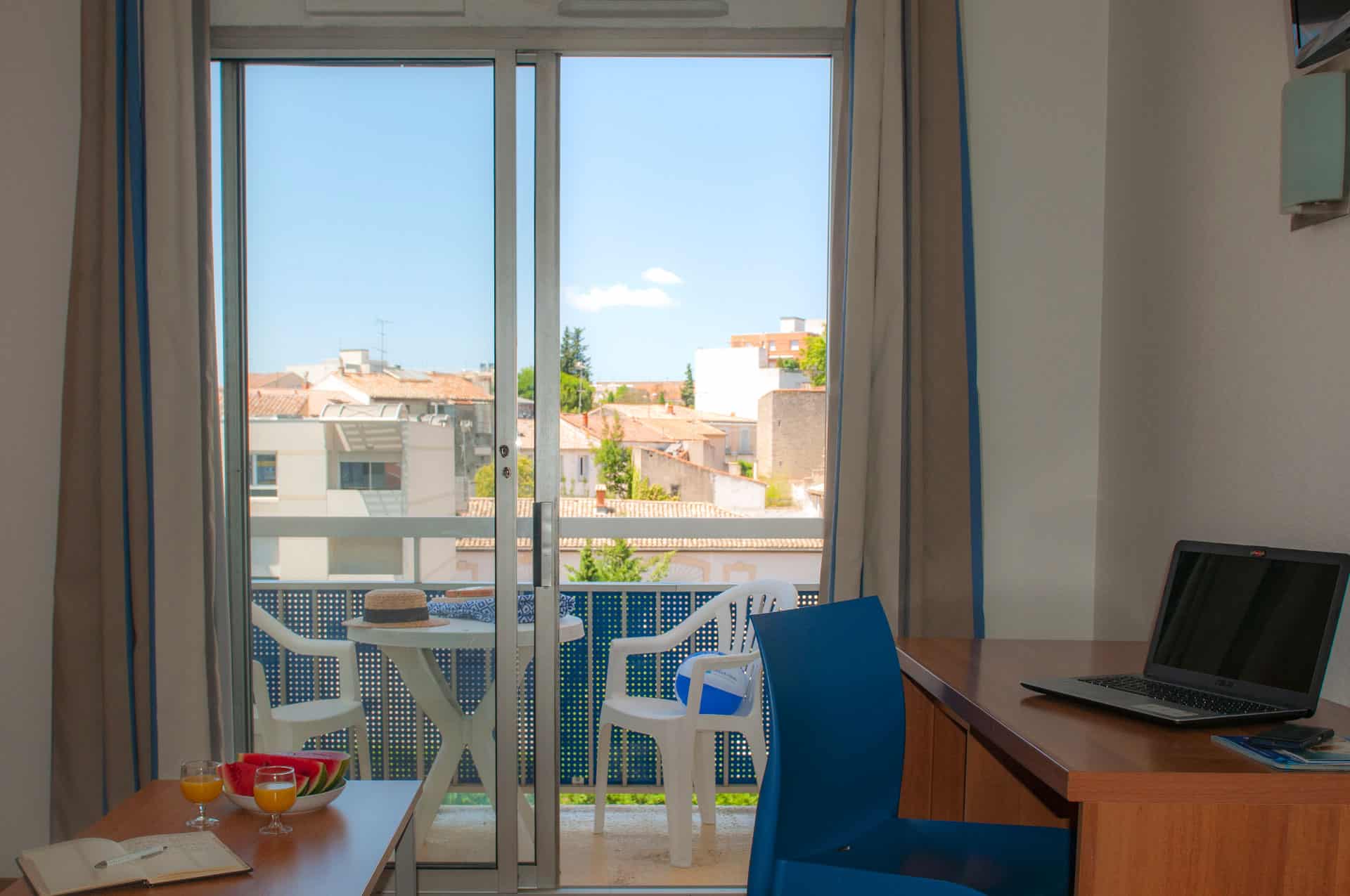 Exemple de vue depuis le séjour de la résidence de vacances Sun City à Montpellier, en Occitanie Exemple de vue depuis le séjour de la résidence de vacances Sun City à Montpellier, en Occitanie