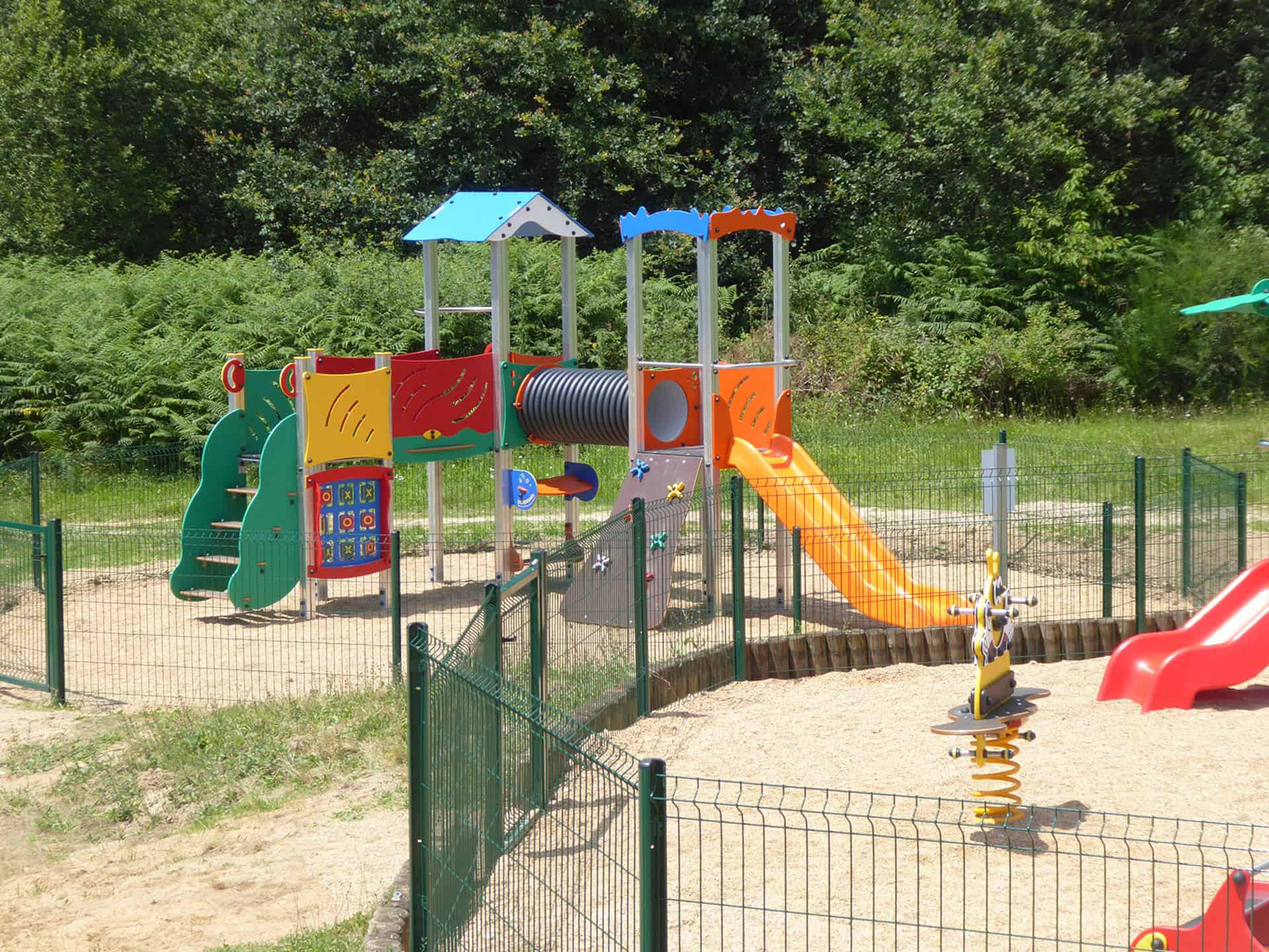 Aire de jeux de la résidence de vacances  Goélia Le Domaine des Nouailles à Nontron Aire de jeux de la résidence de vacances  Goélia Le Domaine des Nouailles à Nontron