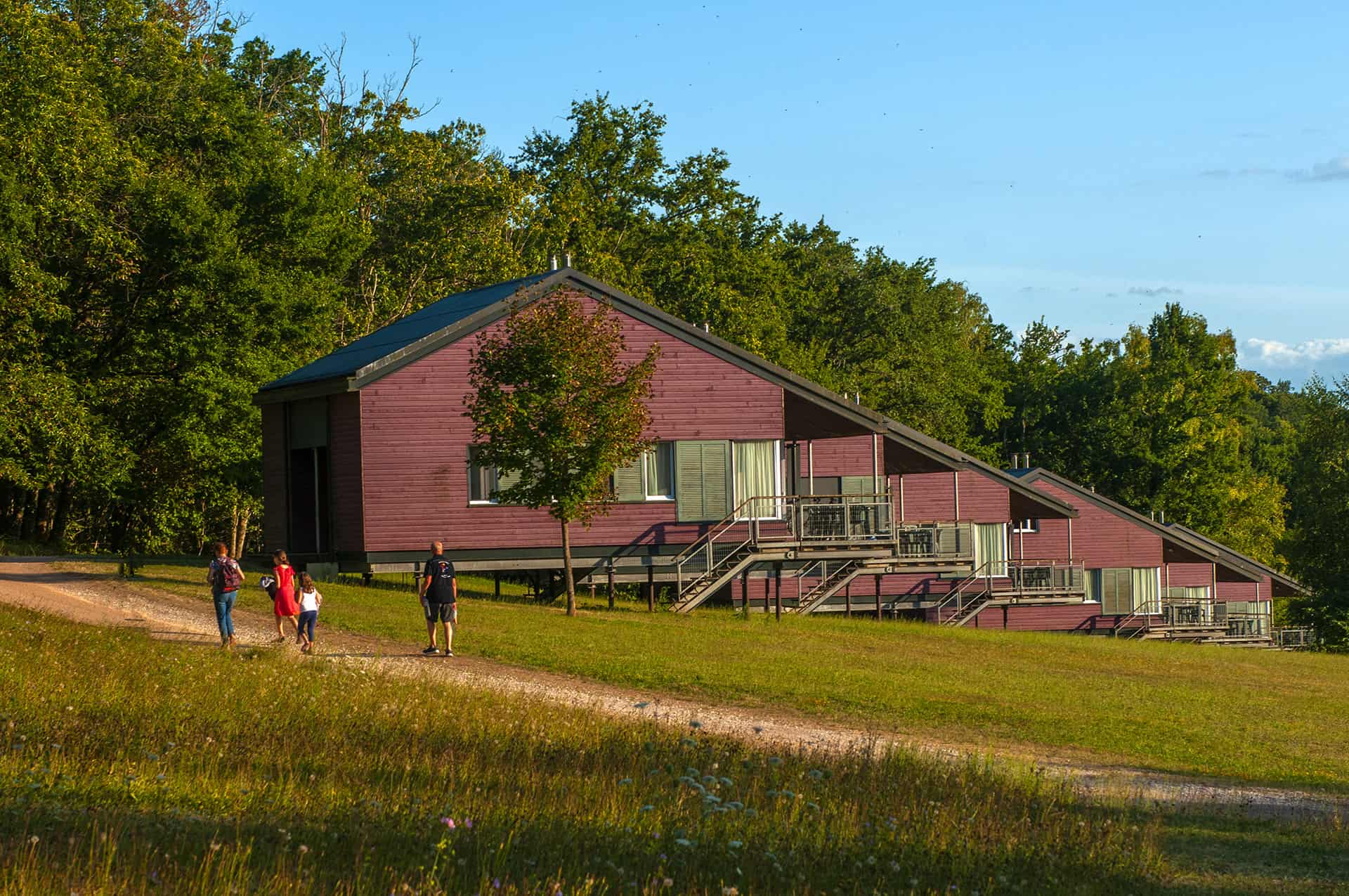 Exemple de chalets de la résidence de vacances Goélia Le Domaine des Nouailles à Nontron Exemple de chalets de la résidence de vacances Goélia Le Domaine des Nouailles à Nontron