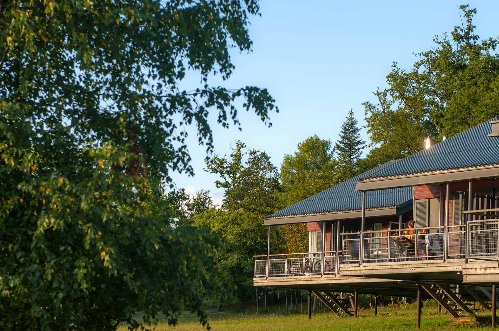 Exemple de chalets de la résidence de vacances Goélia Le Domaine des Nouailles à Nontron Exemple de chalets de la résidence de vacances Goélia Le Domaine des Nouailles à Nontron