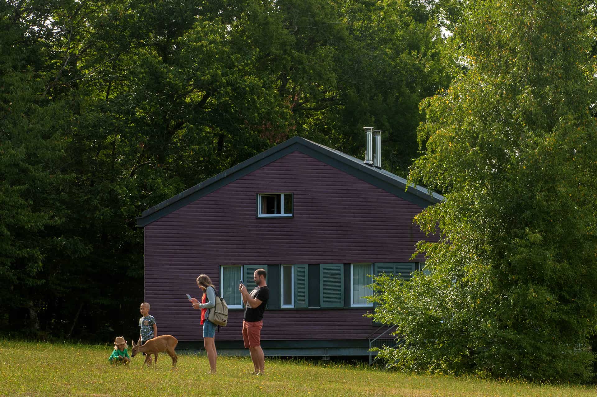 Exemple de chalets de la résidence de vacances Goélia Le Domaine des Nouailles à Nontron Exemple de chalets de la résidence de vacances Goélia Le Domaine des Nouailles à Nontron