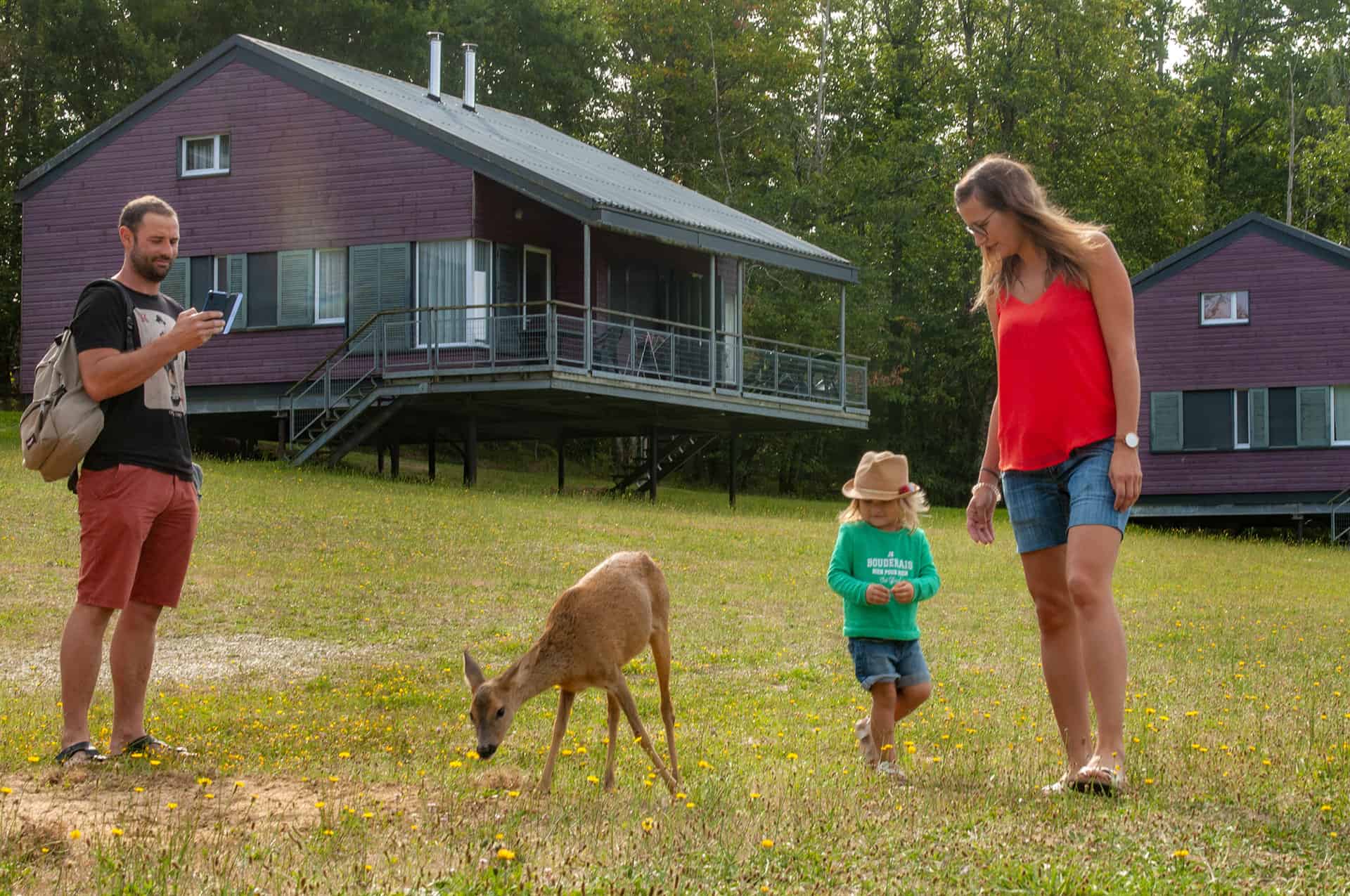 Exemple de chalets de la résidence de vacances Goélia Le Domaine des Nouailles à Nontron Exemple de chalets de la résidence de vacances Goélia Le Domaine des Nouailles à Nontron
