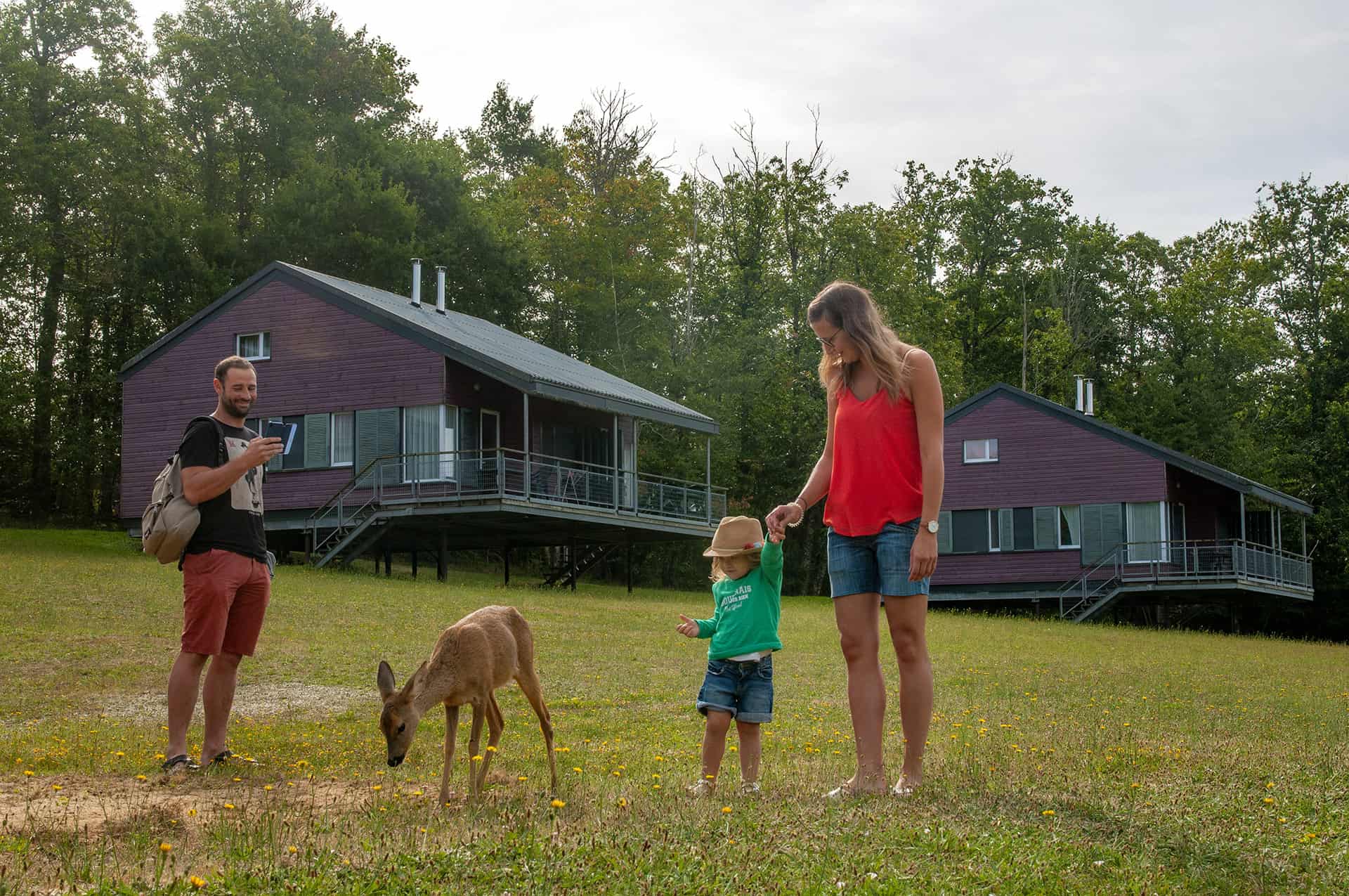 Exemple de chalets de la résidence de vacances Goélia Le Domaine des Nouailles à Nontron Exemple de chalets de la résidence de vacances Goélia Le Domaine des Nouailles à Nontron